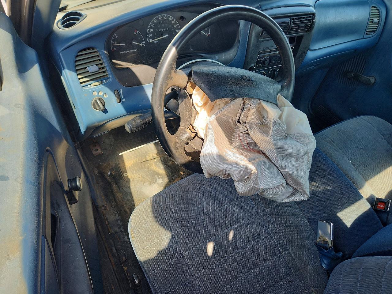 1995 Ford Ranger Silver vin: 1FTCR10AXSTA17858