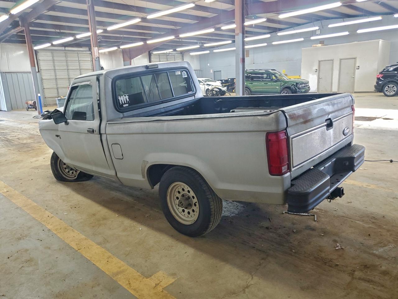 1990 Ford Ranger Серебряный vin: 1FTCR10T6LUC25359