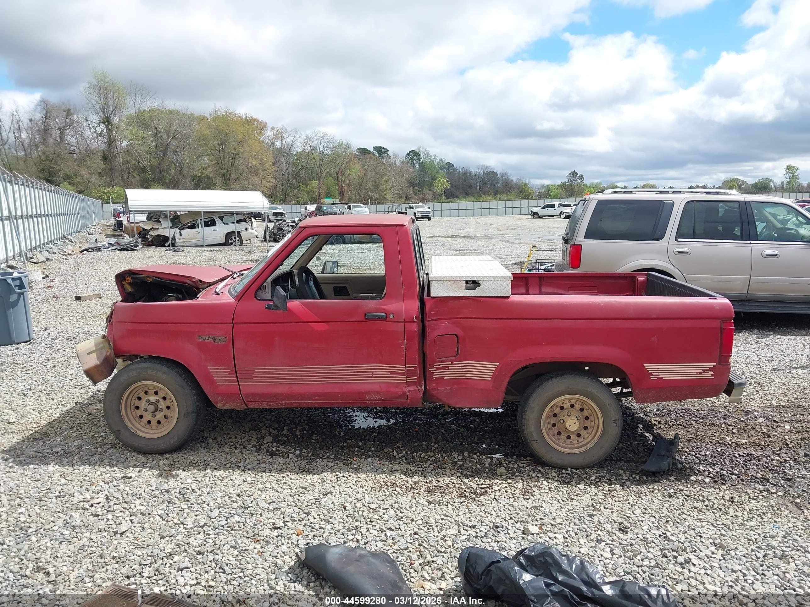 1992 Ford Ranger   Red vin: 1FTCR10U0NTA04874