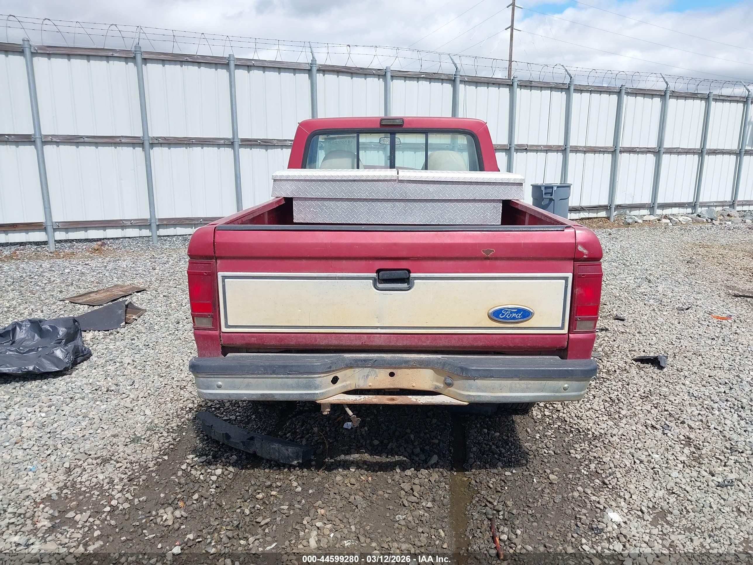 1992 Ford Ranger   Red vin: 1FTCR10U0NTA04874