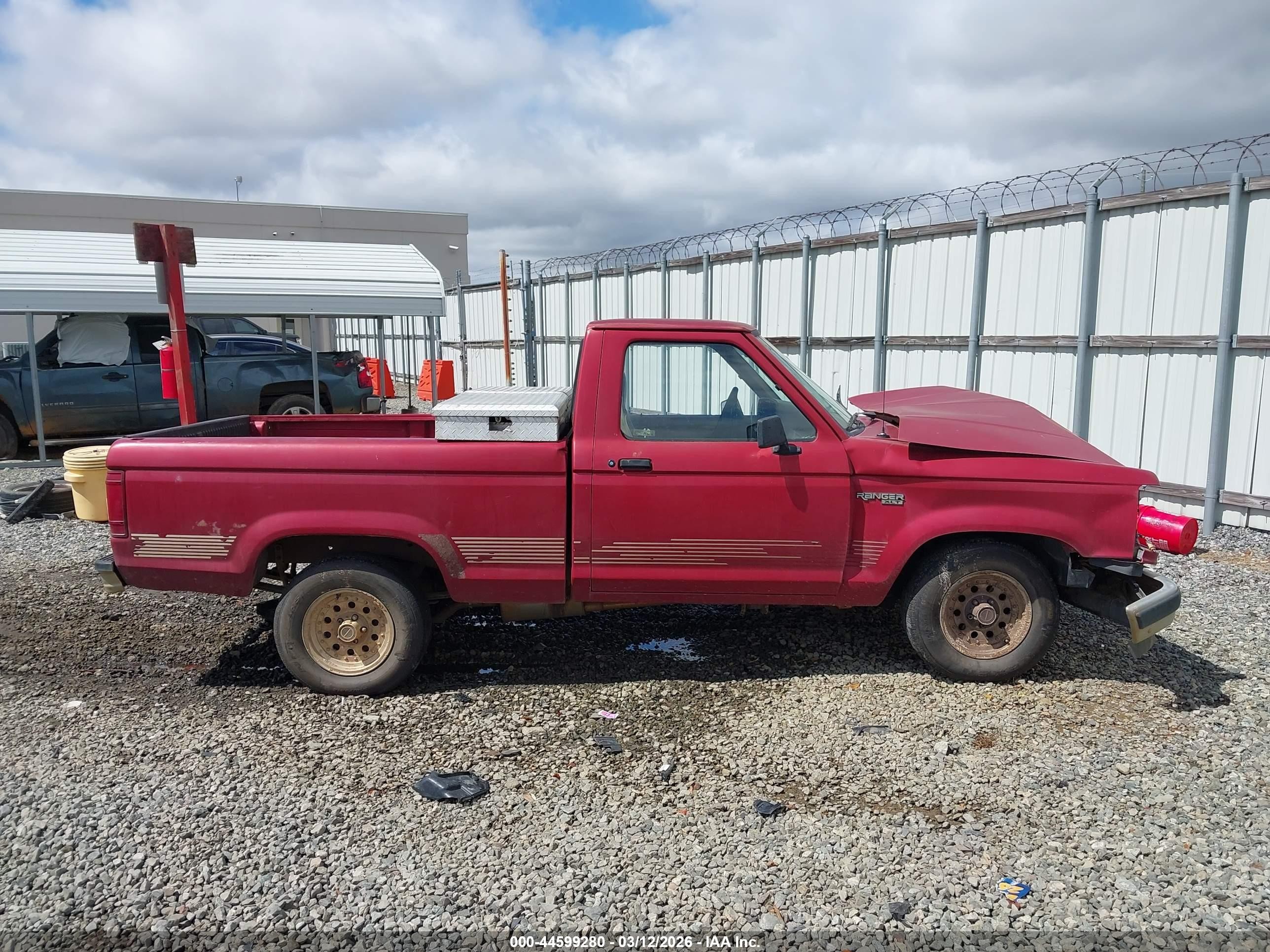 1992 Ford Ranger   Red vin: 1FTCR10U0NTA04874