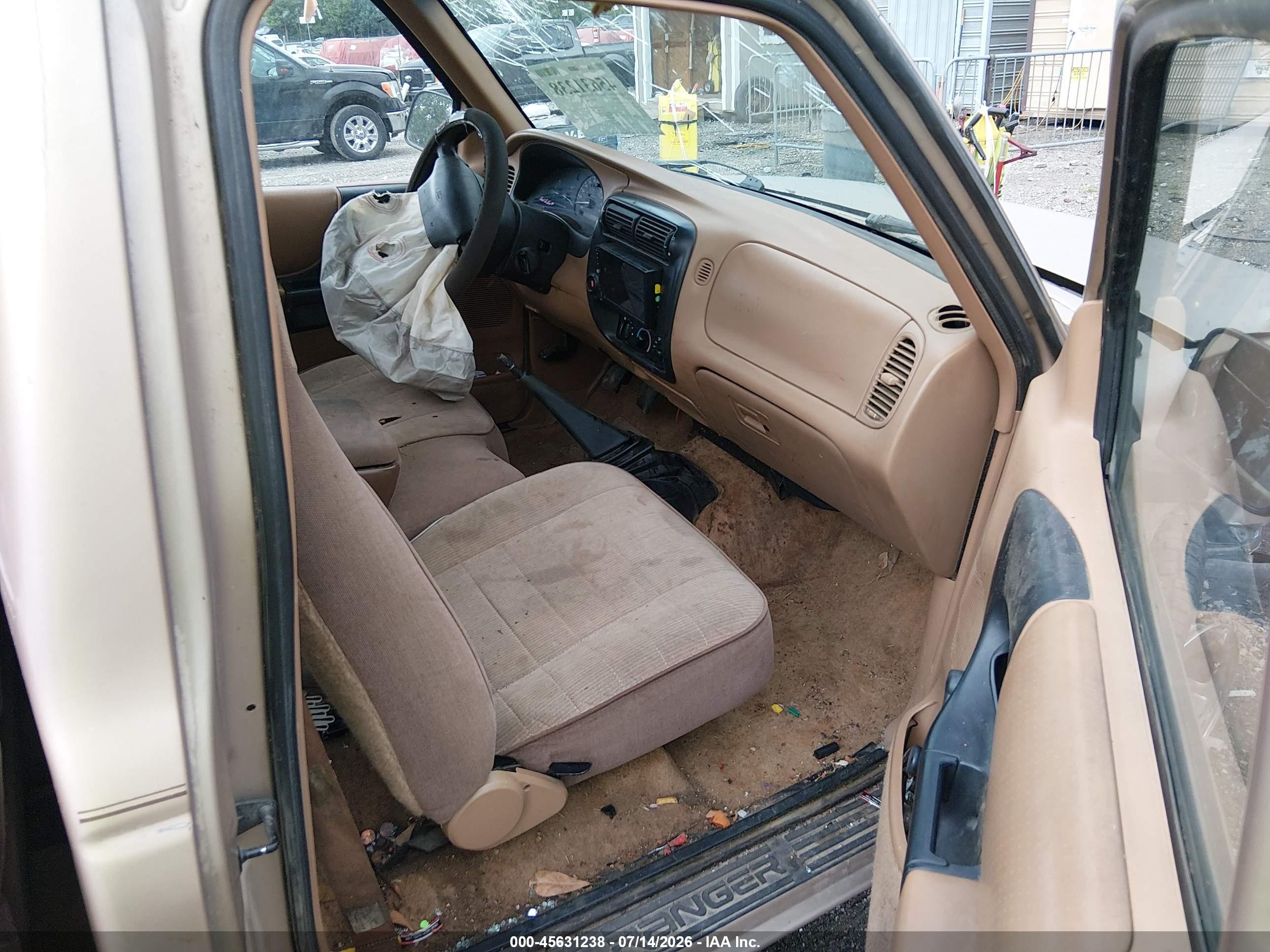 1995 Ford Ranger   Золотой vin: 1FTCR10U2STA41095