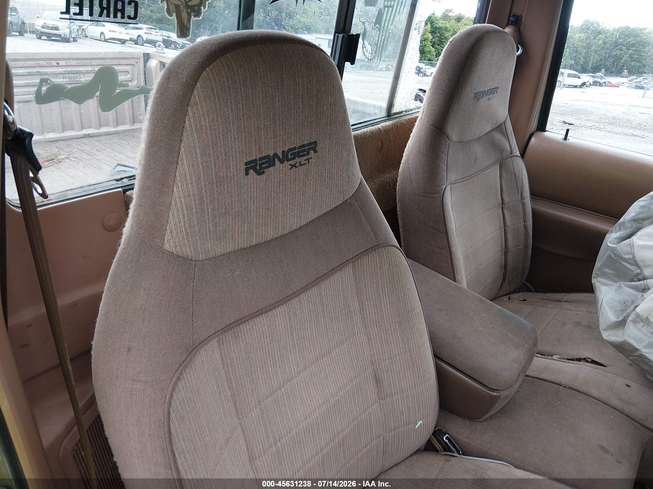 1995 Ford Ranger   Золотой vin: 1FTCR10U2STA41095