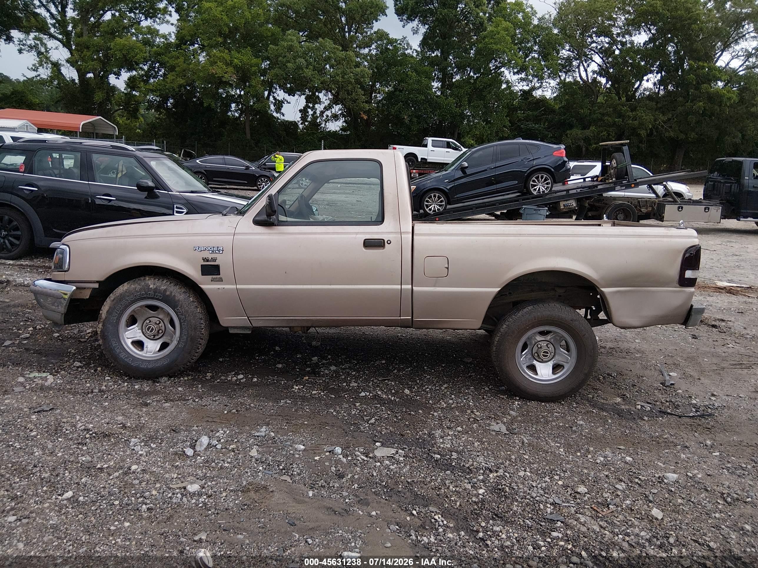 1995 Ford Ranger   Золотой vin: 1FTCR10U2STA41095