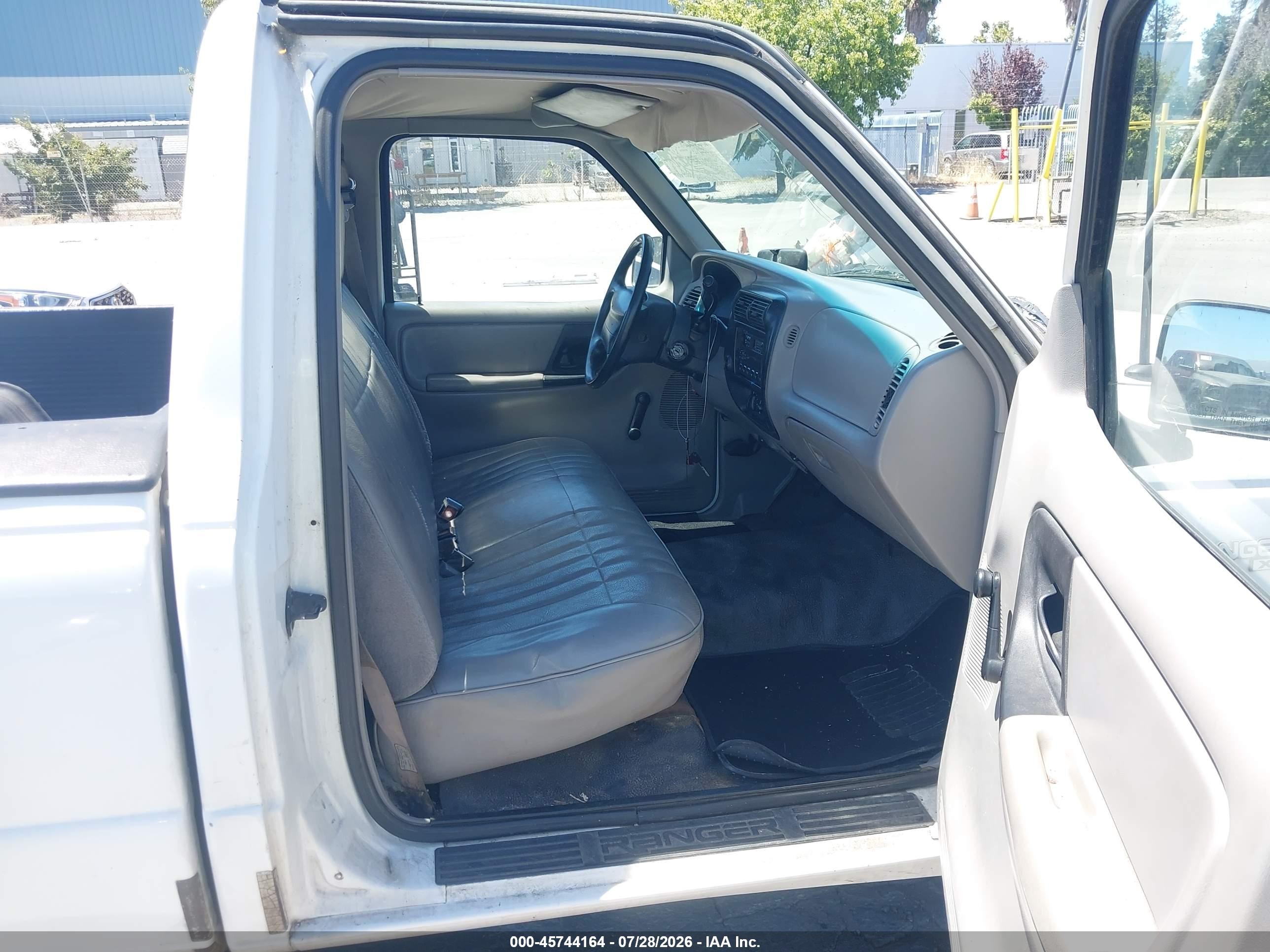 1996 Ford Ranger   White vin: 1FTCR10U5TUD39264