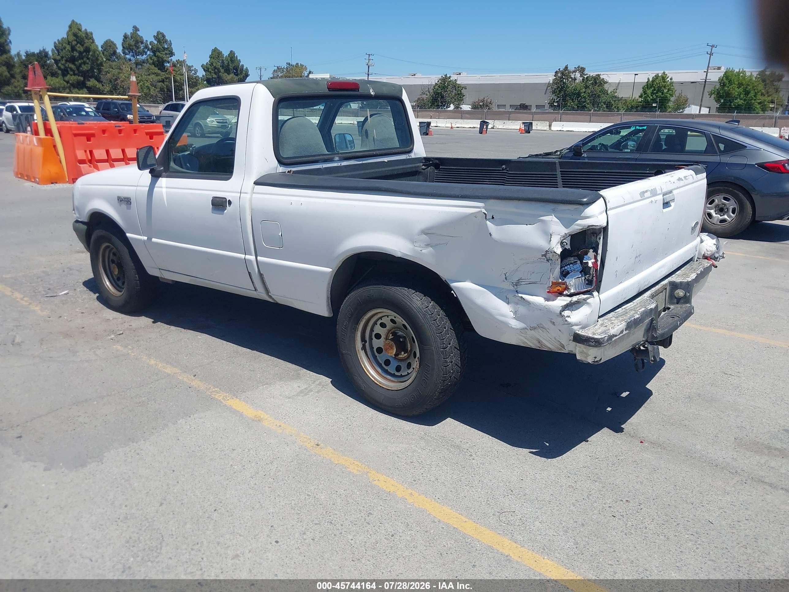 1996 Ford Ranger   White vin: 1FTCR10U5TUD39264