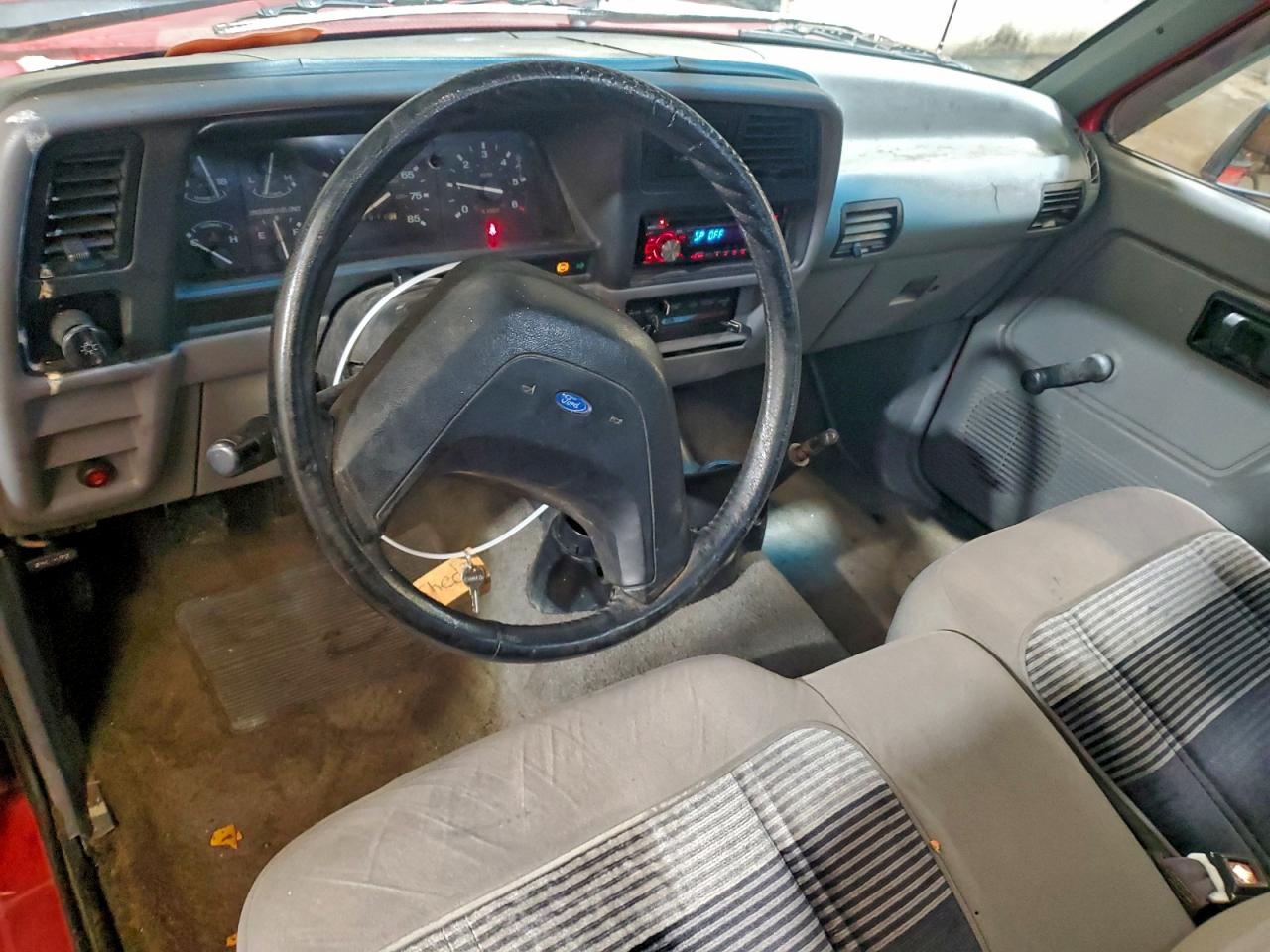 1992 Ford Ranger Red vin: 1FTCR10U6NUC28726