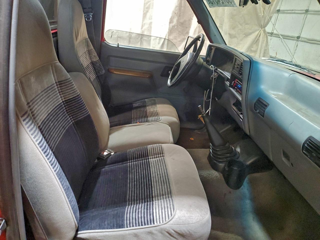 1992 Ford Ranger Red vin: 1FTCR10U6NUC28726