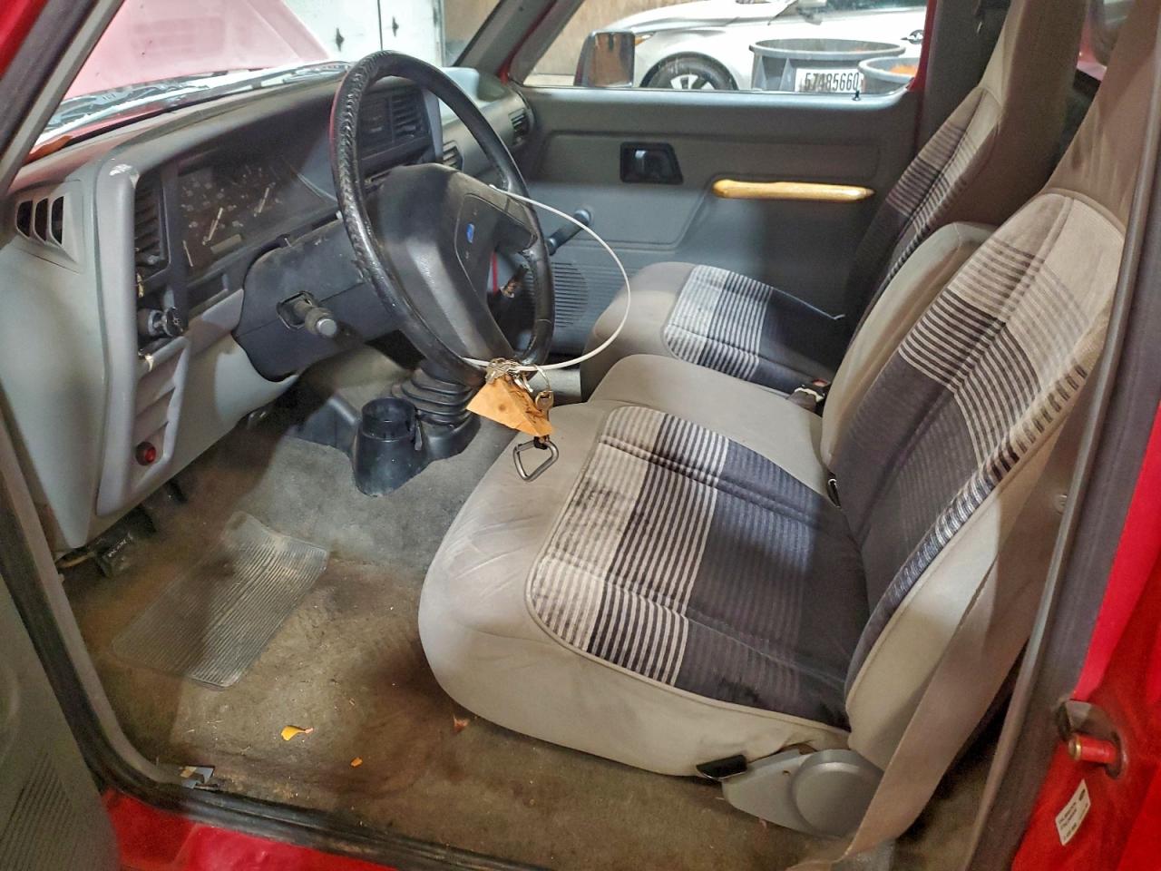 1992 Ford Ranger Red vin: 1FTCR10U6NUC28726