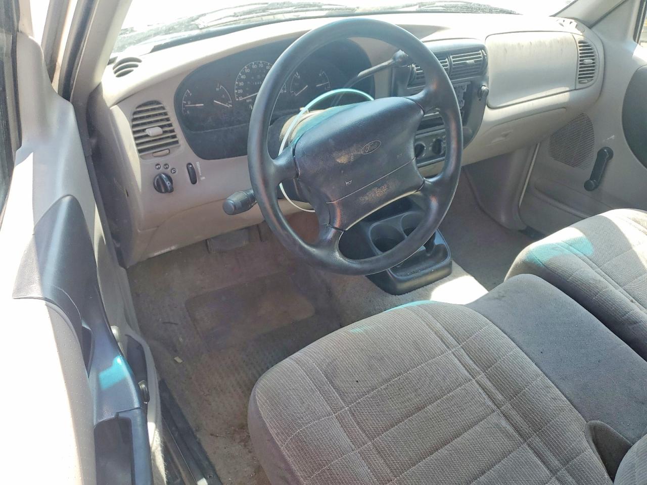 1997 Ford Ranger White vin: 1FTCR10U7VUA67237