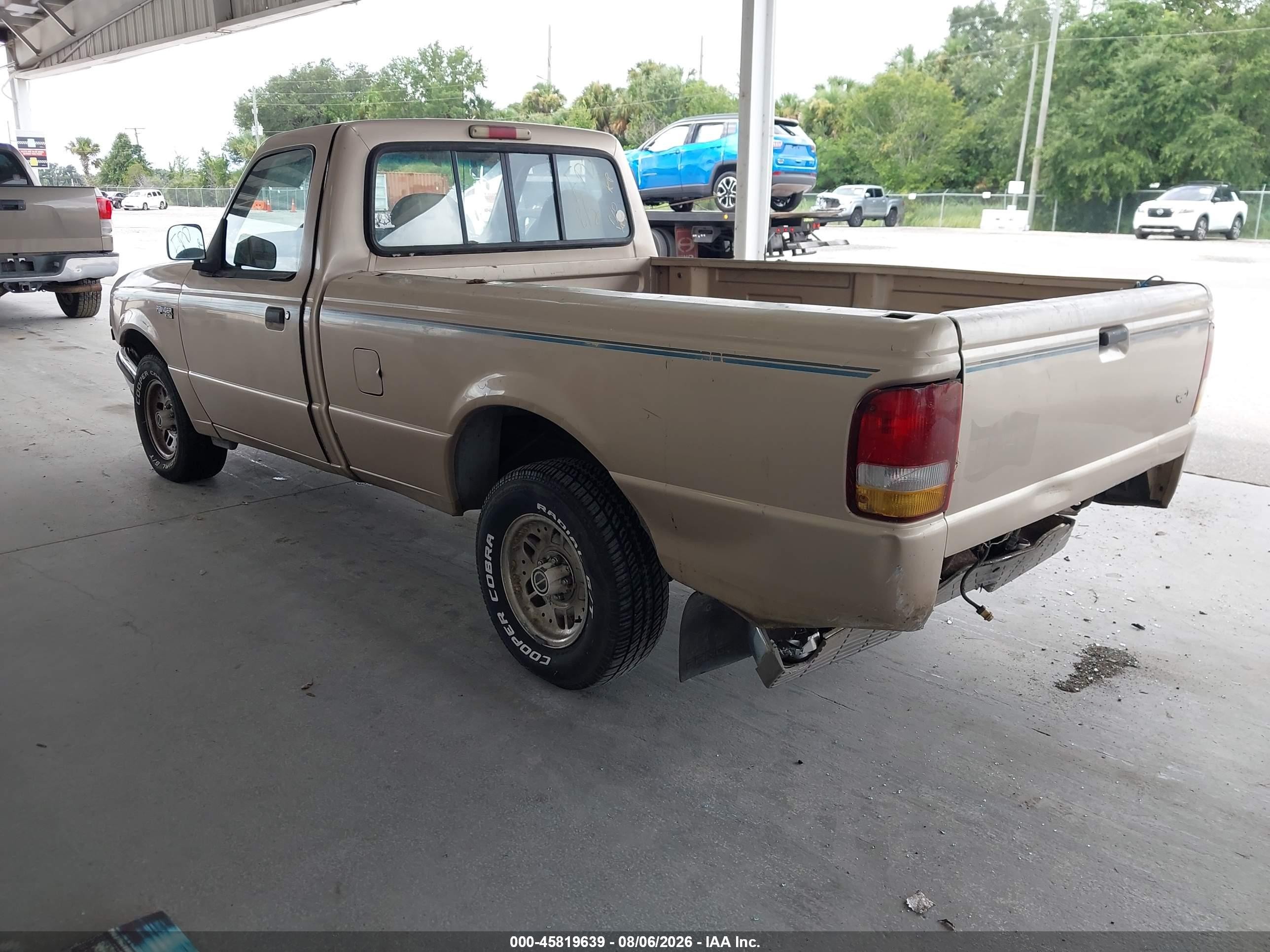 1993 Ford Ranger   Золотой vin: 1FTCR10U8PPA52067