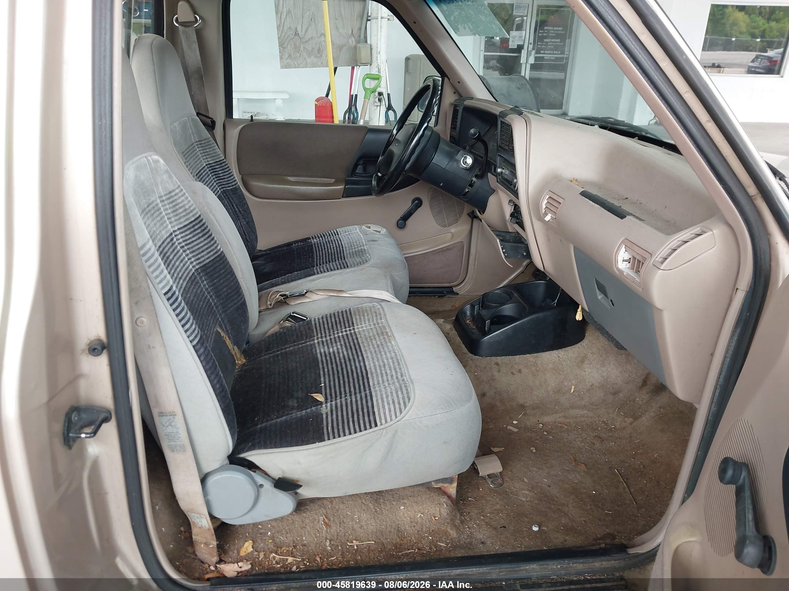 1993 Ford Ranger   Золотой vin: 1FTCR10U8PPA52067