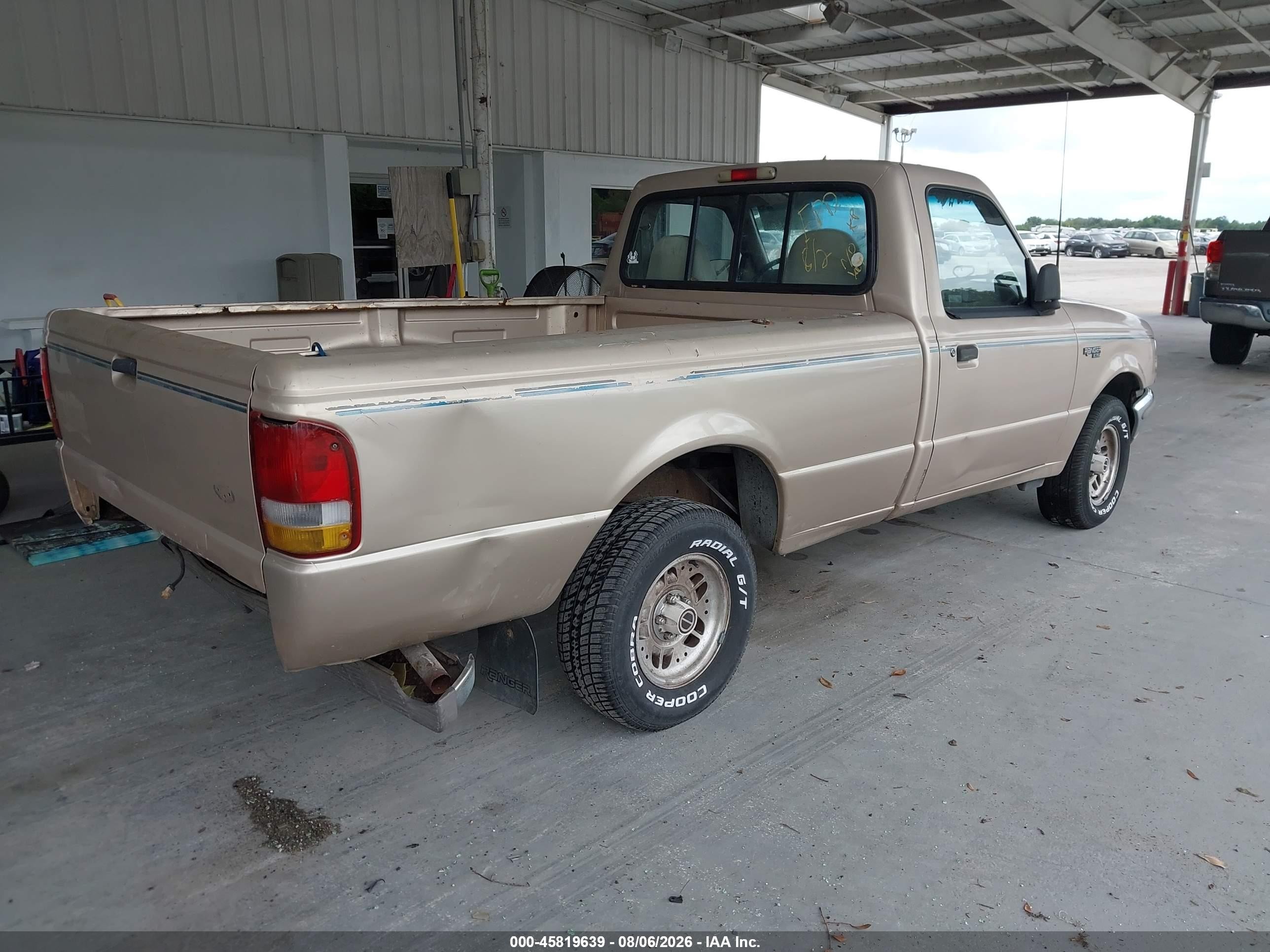 1993 Ford Ranger   Золотой vin: 1FTCR10U8PPA52067