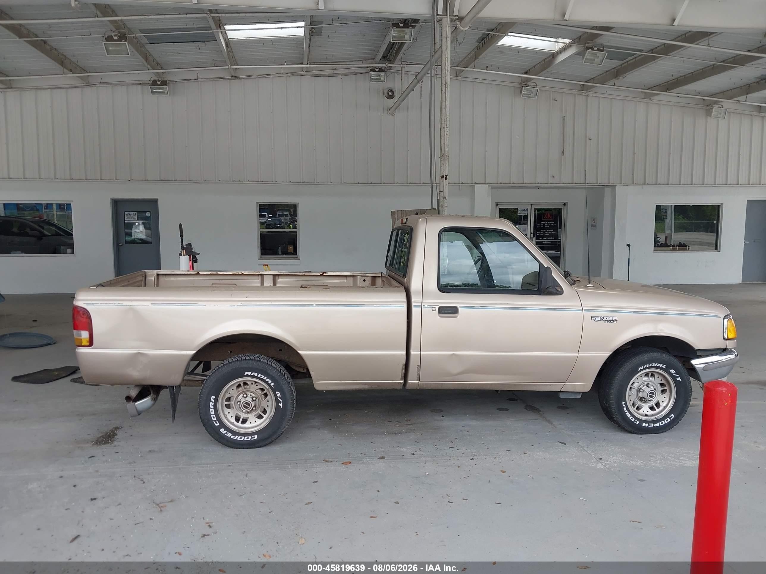 1993 Ford Ranger   Золотой vin: 1FTCR10U8PPA52067