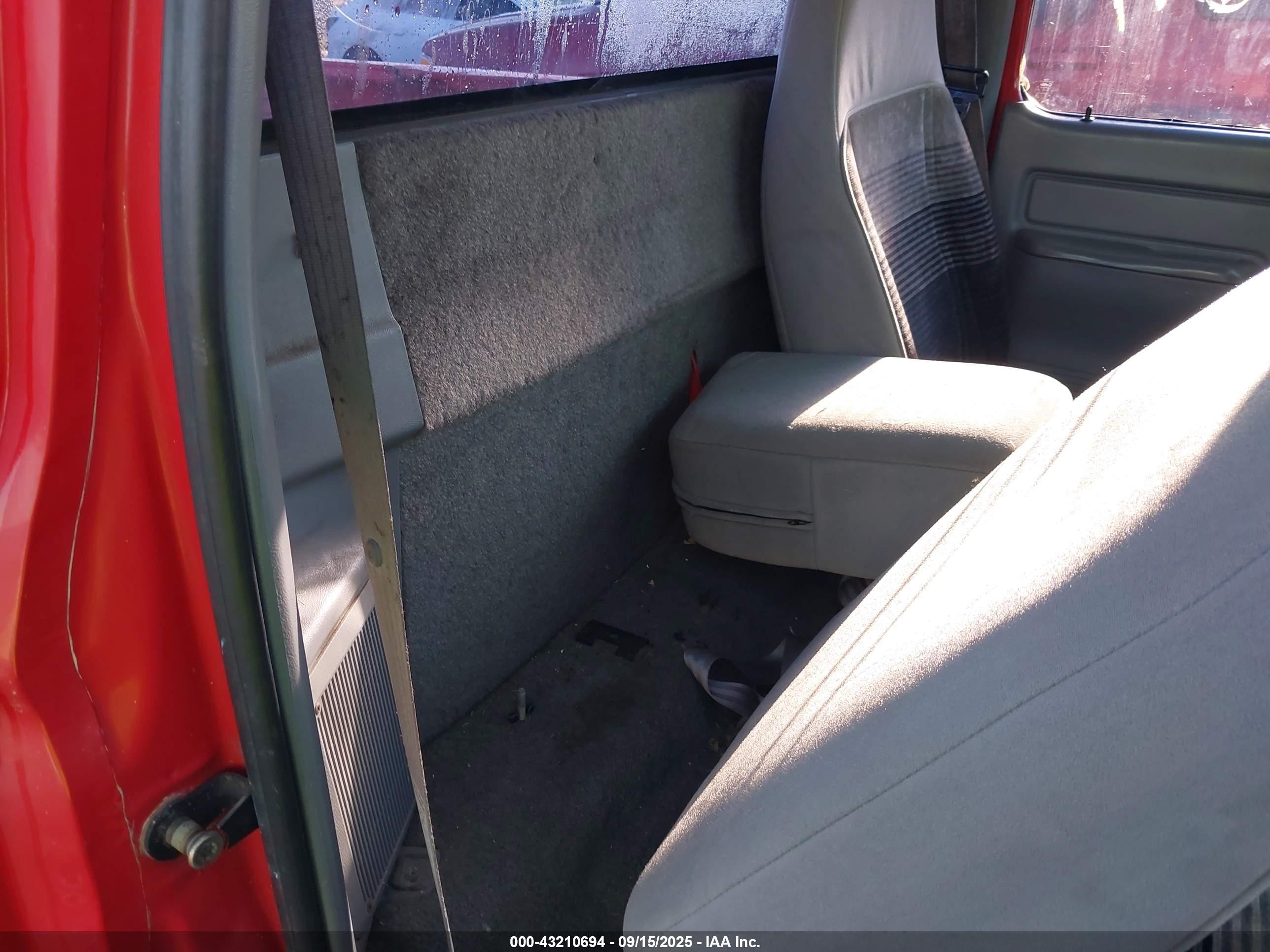 1992 Ford Ranger   Red vin: 1FTCR10U9NPA62717