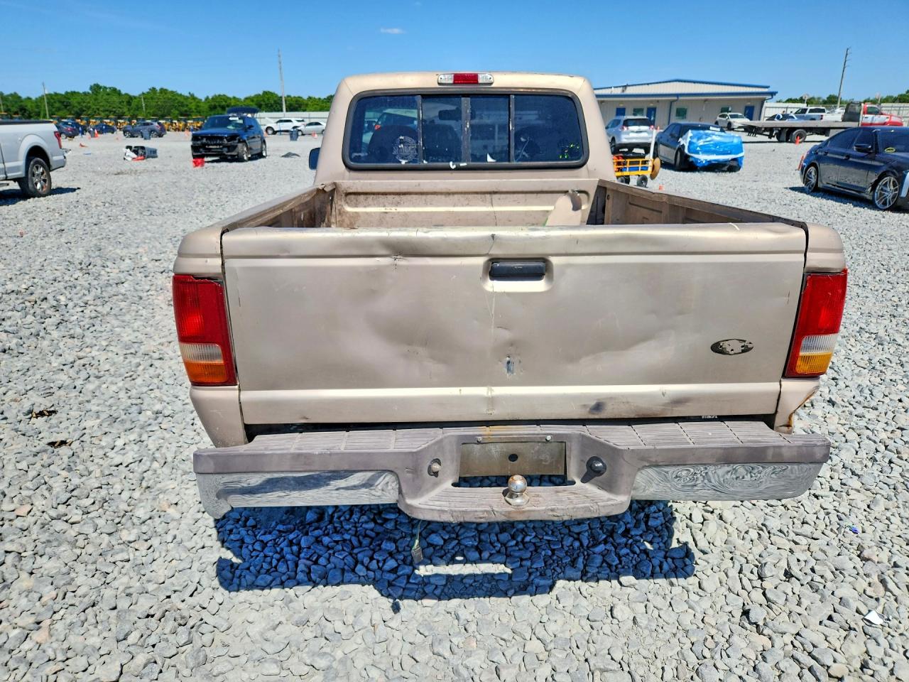 1997 Ford Ranger Beige vin: 1FTCR10UXVTA53273