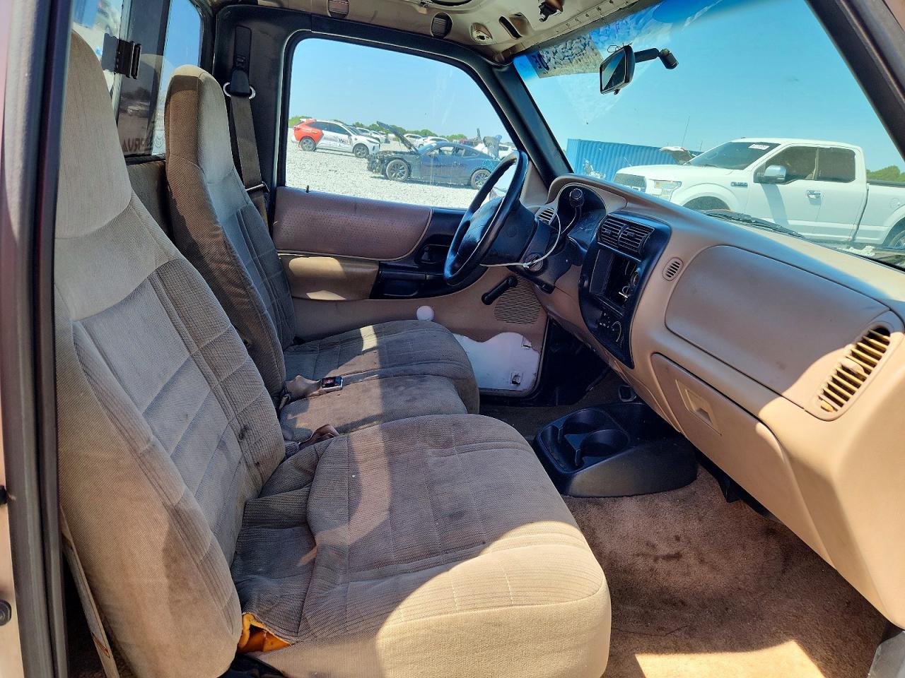 1997 Ford Ranger Beige vin: 1FTCR10UXVTA53273