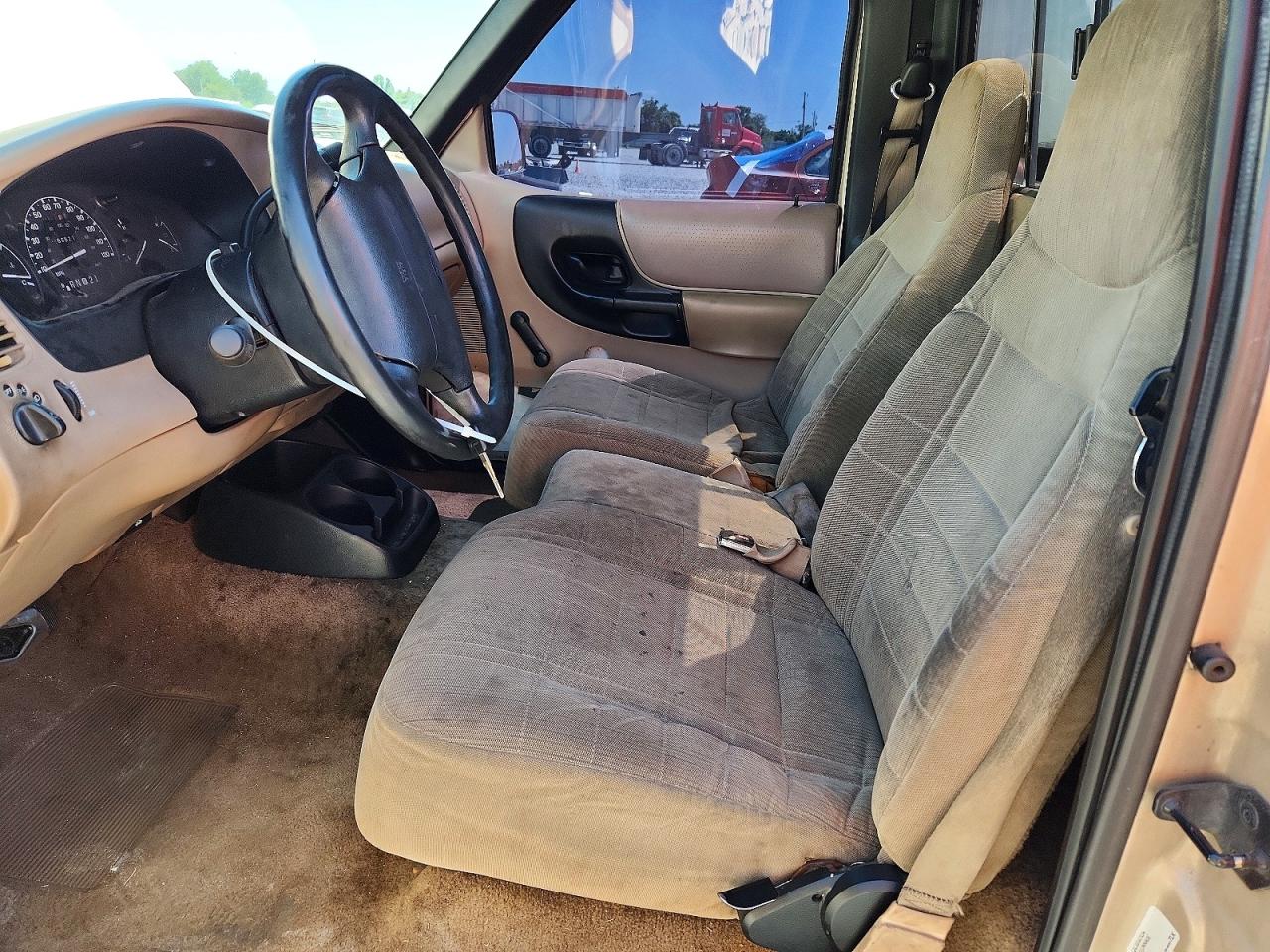 1997 Ford Ranger Beige vin: 1FTCR10UXVTA53273