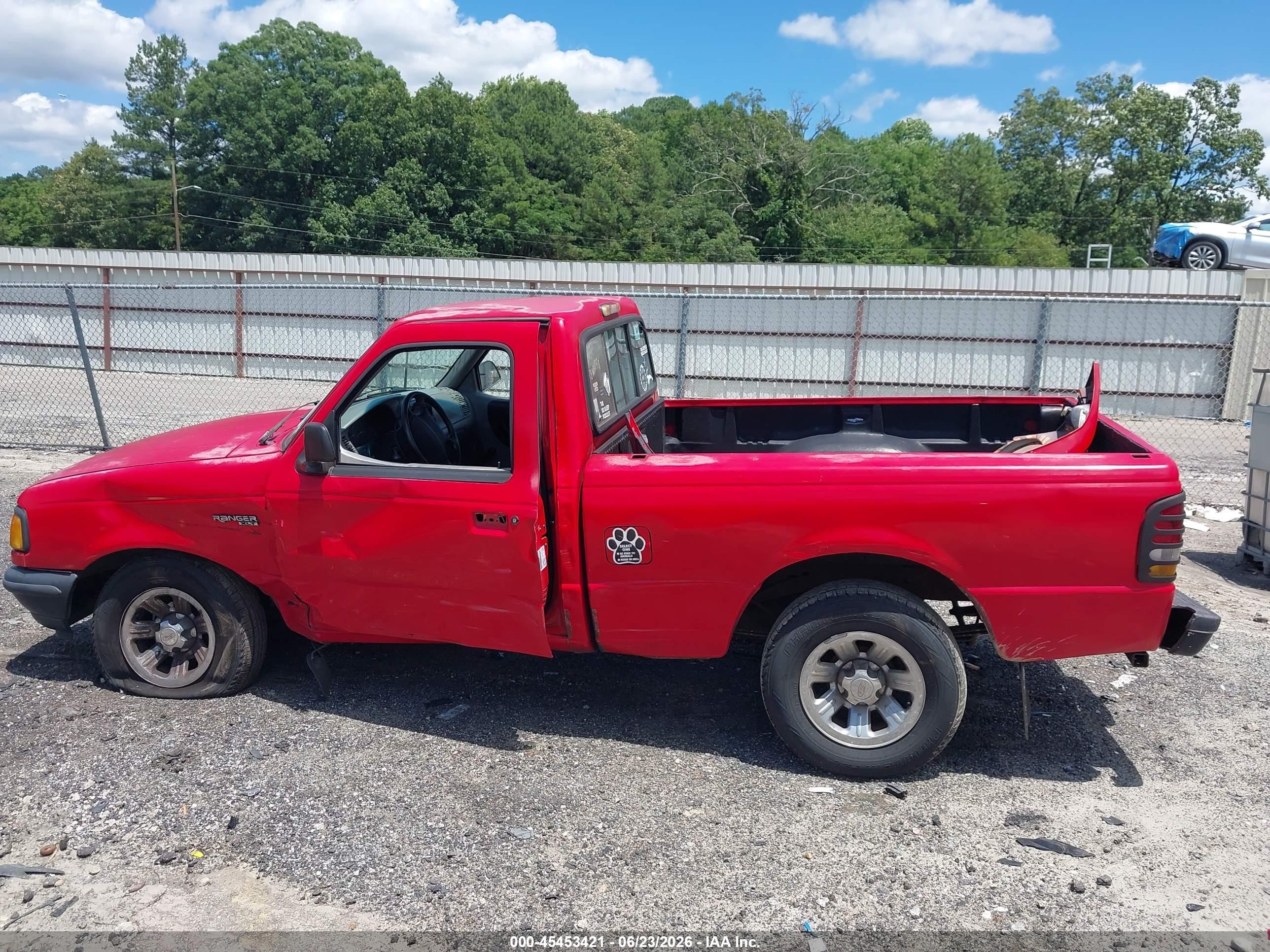 1995 Ford Ranger   Red vin: 1FTCR10X3SUC00825