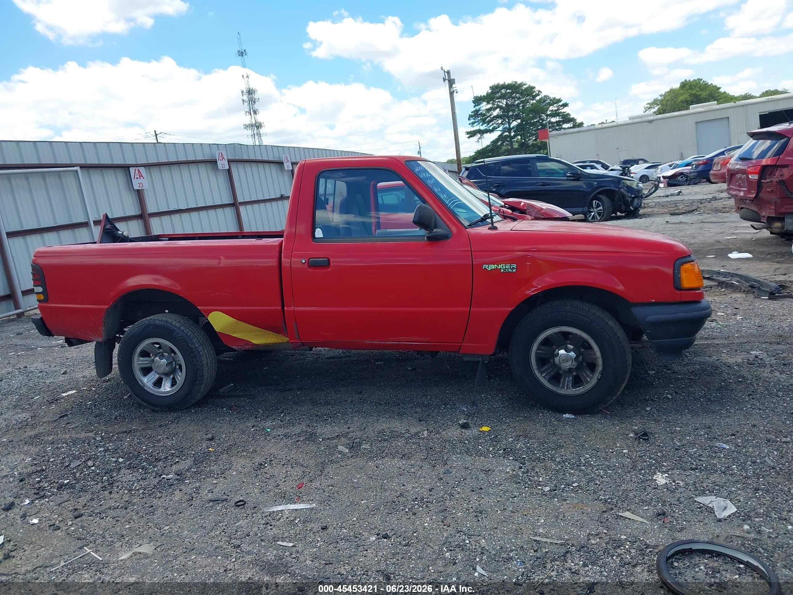 1995 Ford Ranger   Red vin: 1FTCR10X3SUC00825