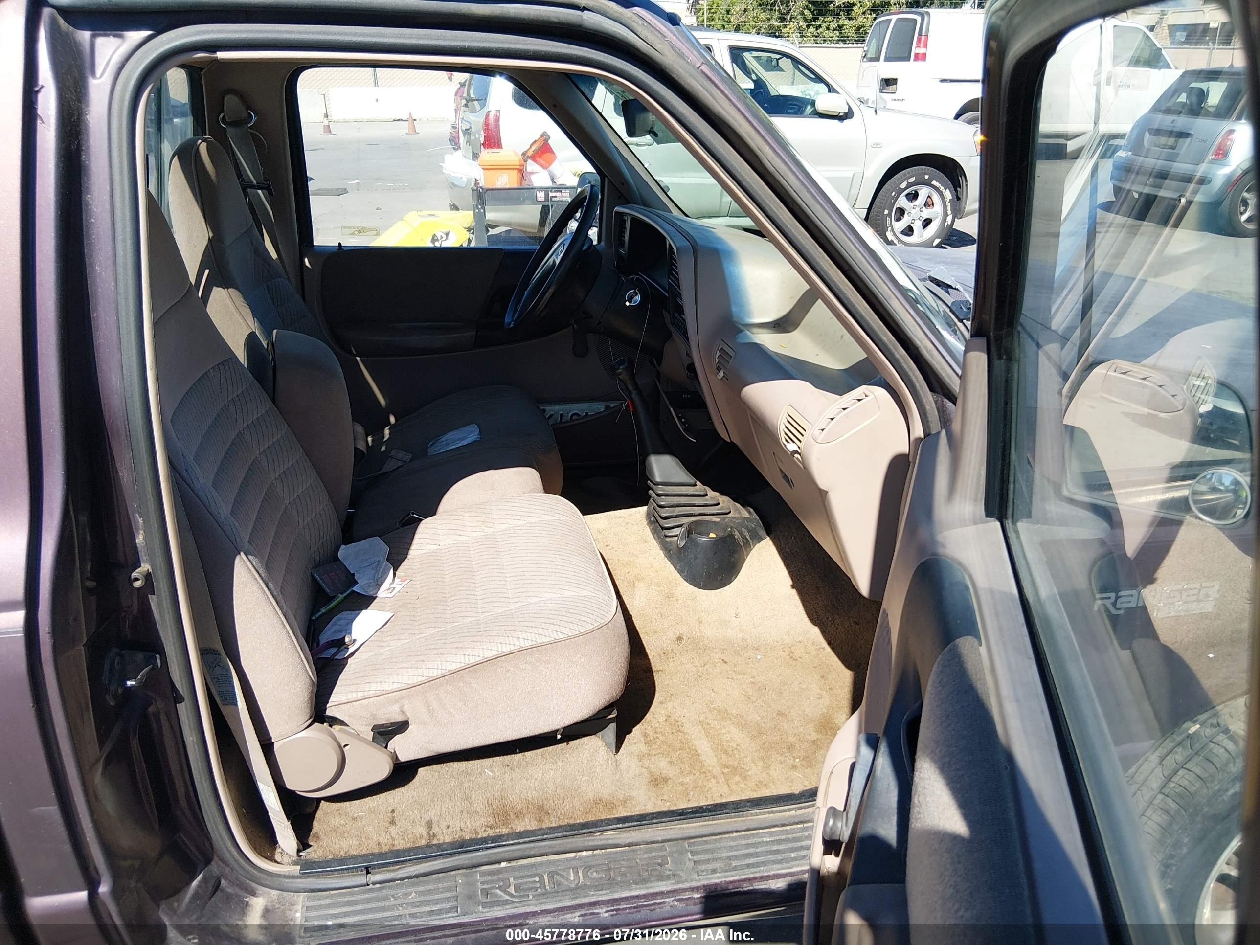 1993 Ford Ranger   Burgundy vin: 1FTCR10X5PUC56479
