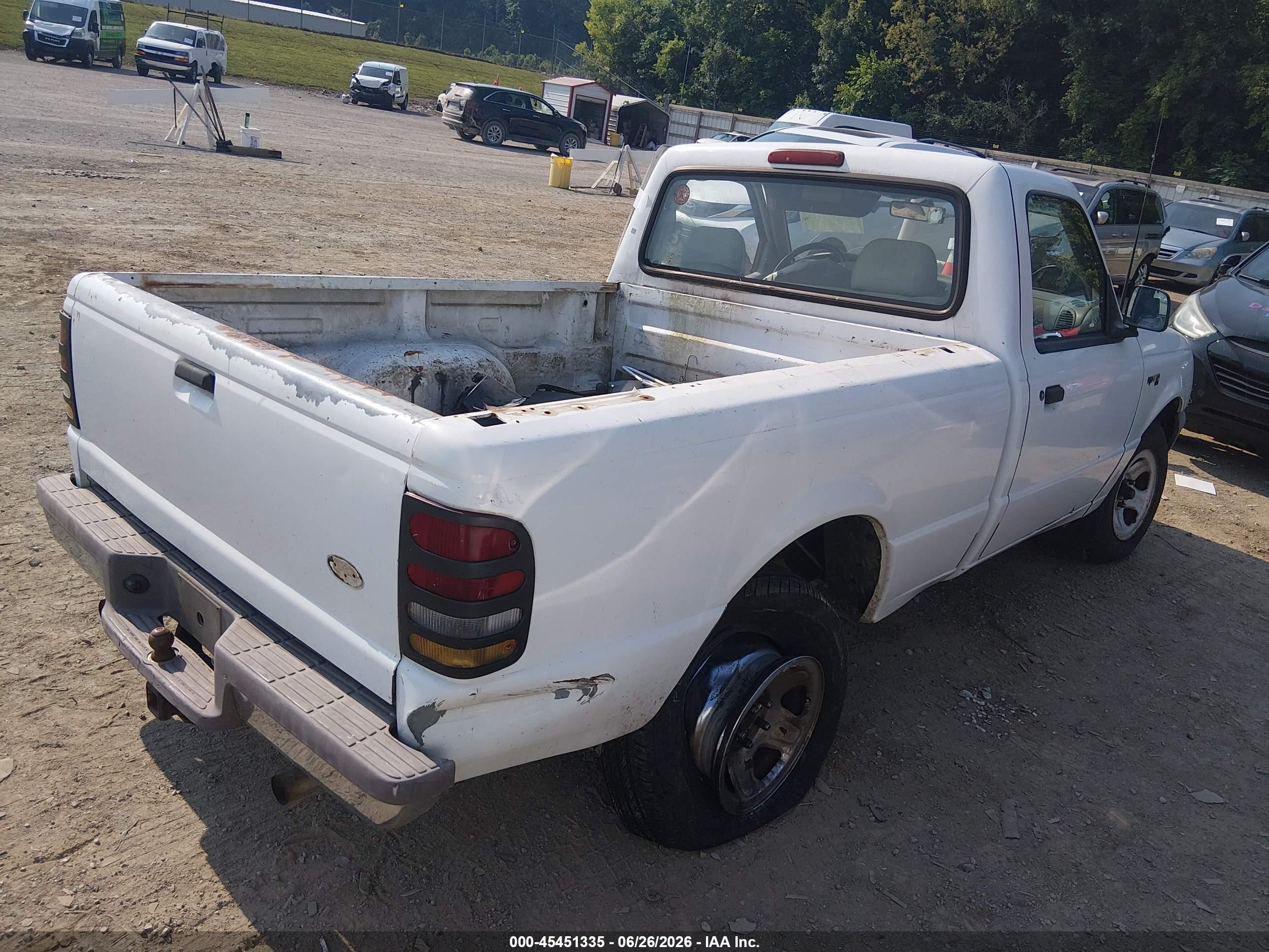 1995 Ford Ranger   Белый vin: 1FTCR10X8SUC13358