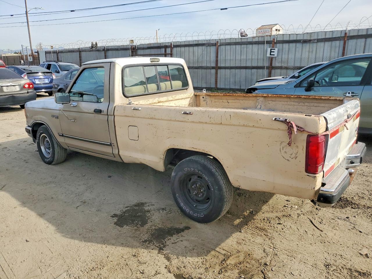 1990 Ford Ranger Beige vin: 1FTCR10X9LUA89876
