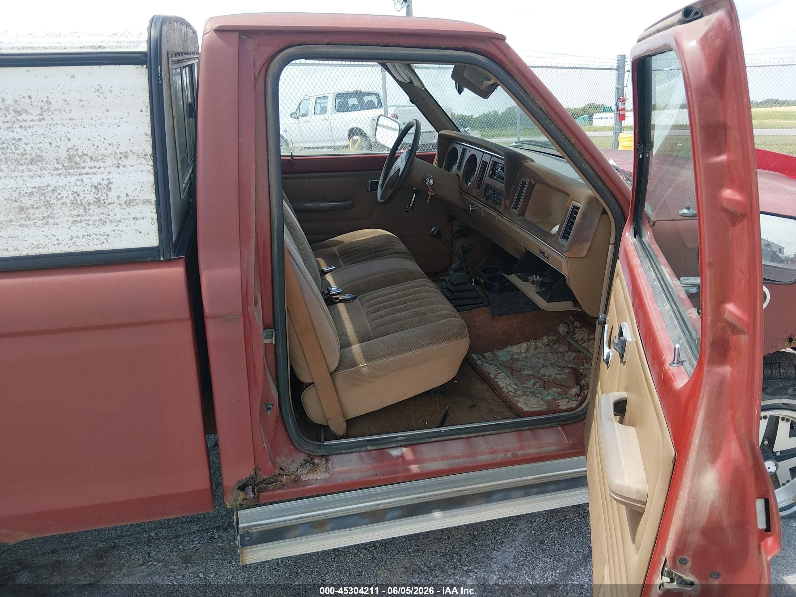 1987 Ford Ranger   Red vin: 1FTCR11A1HUA44433
