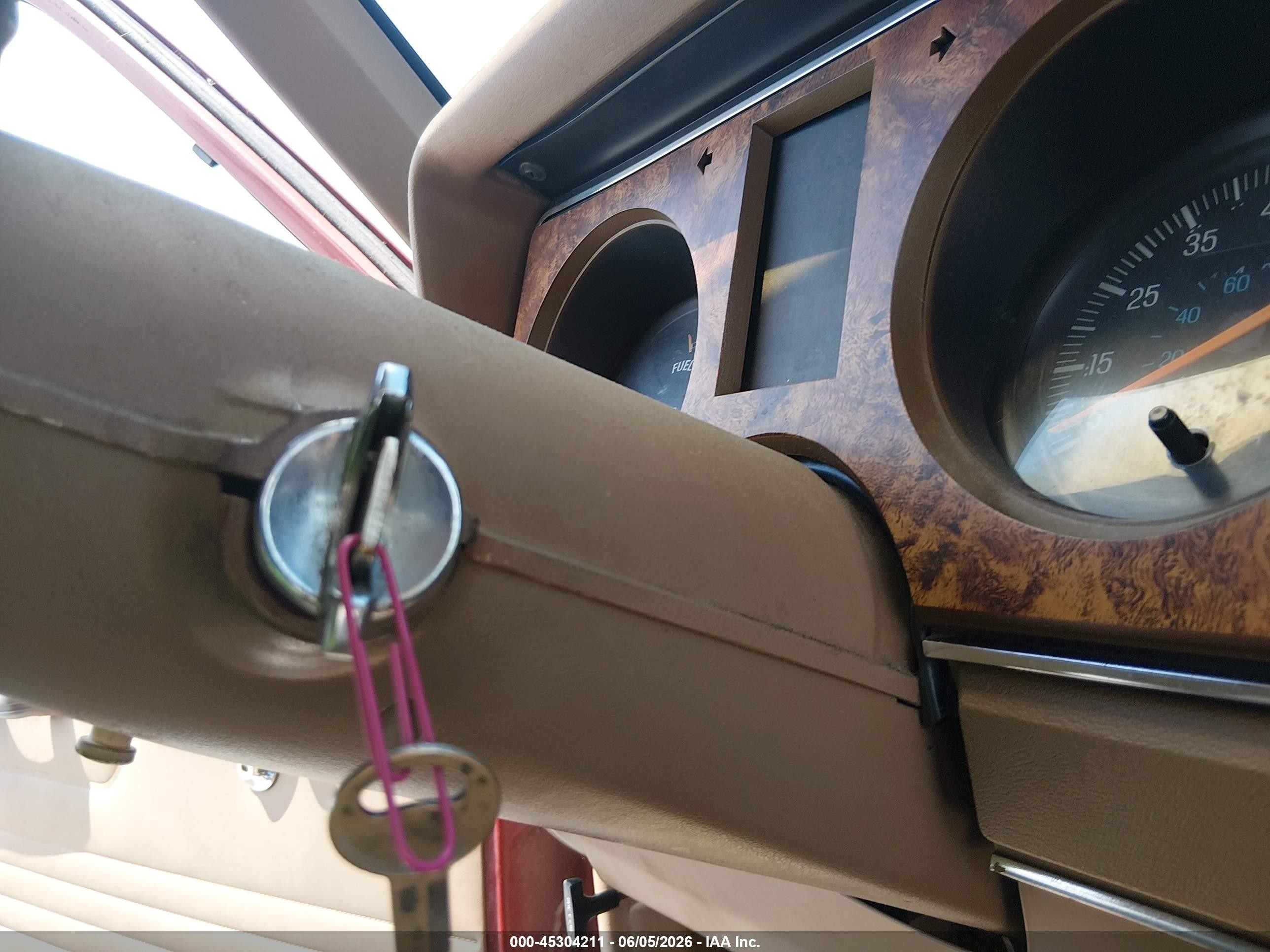 1987 Ford Ranger   Red vin: 1FTCR11A1HUA44433