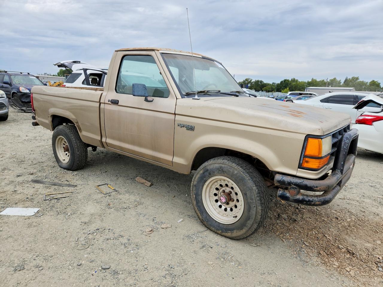 1989 Ford Ranger Gold vin: 1FTCR11A1KUB06081