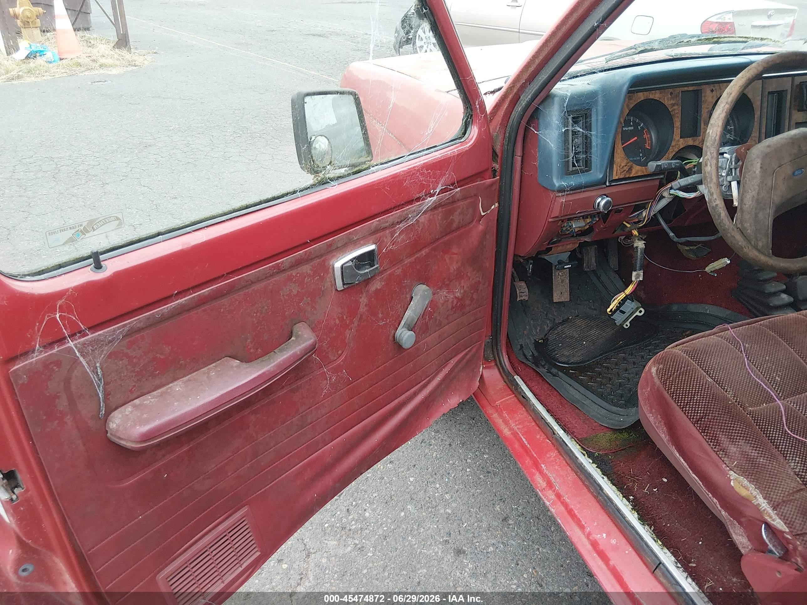 1987 Ford Ranger   Red vin: 1FTCR11A8HUC84109