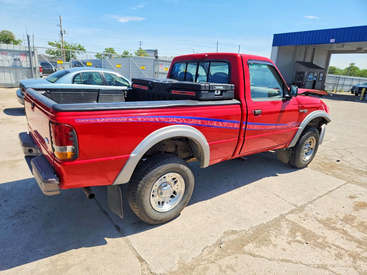 1995 Ford Ranger Red vin: 1FTCR11U8SUA18235