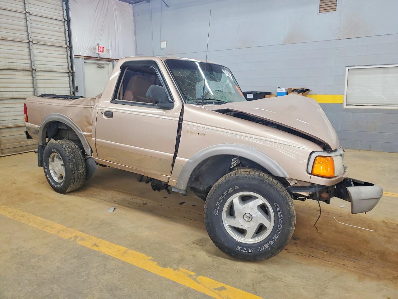 1993 Ford Ranger Tan vin: 1FTCR11X8PUB14853