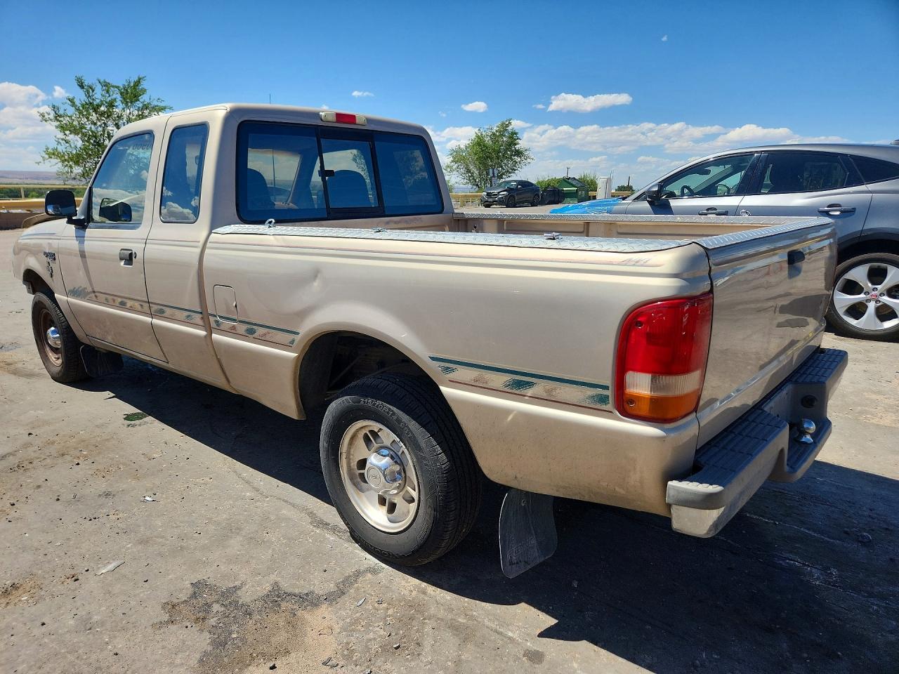 1996 Ford Ranger Super Cab Gold vin: 1FTCR14A4TPB19760