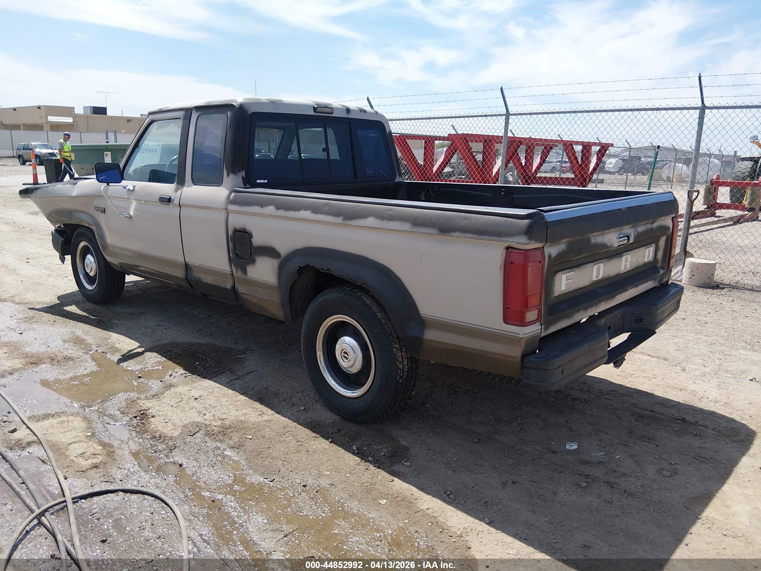1990 Ford Ranger Super Cab Tan vin: 1FTCR14A8LPA05714