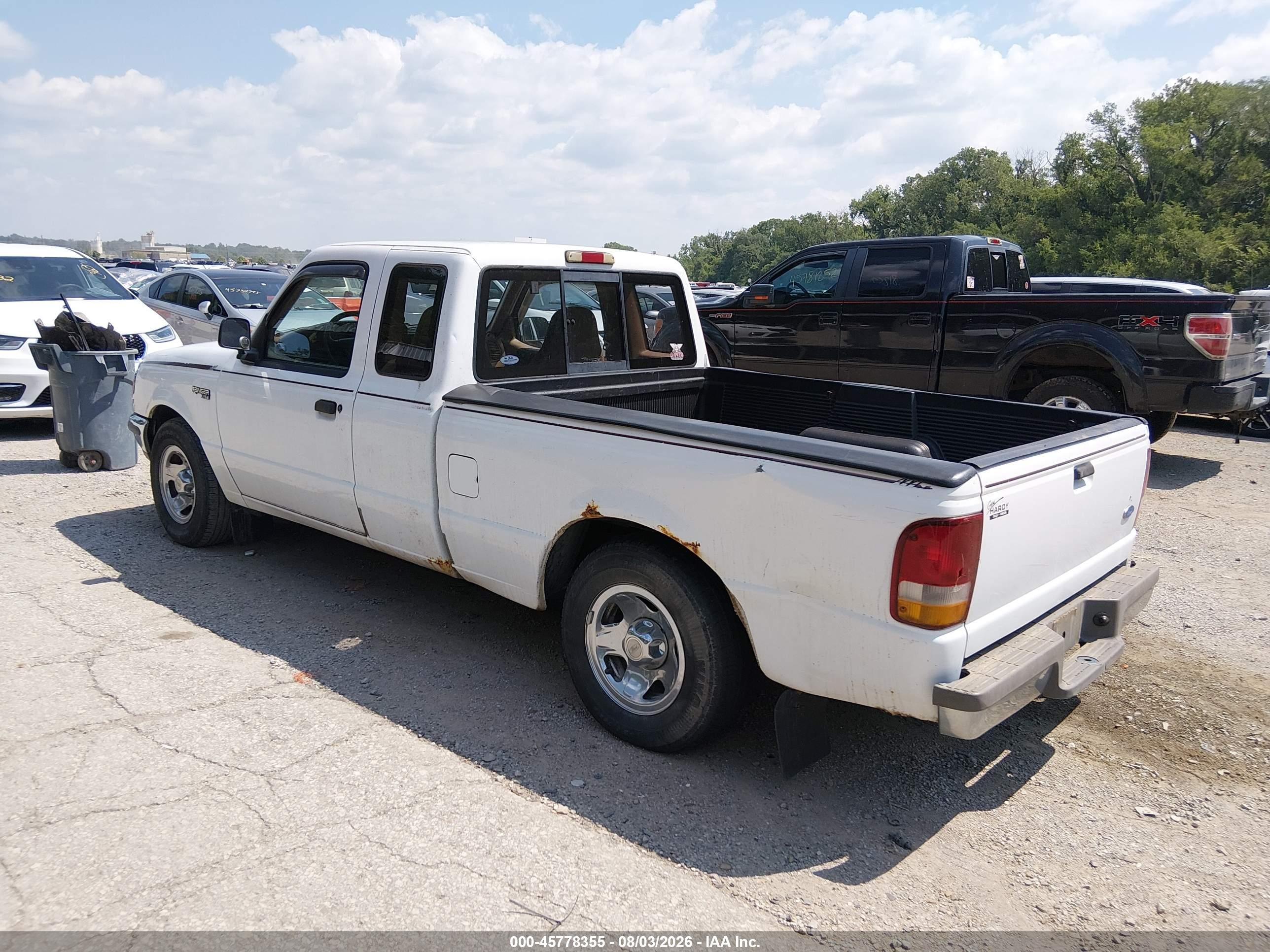 1995 Ford Ranger Super Cab White vin: 1FTCR14A8SPA80640