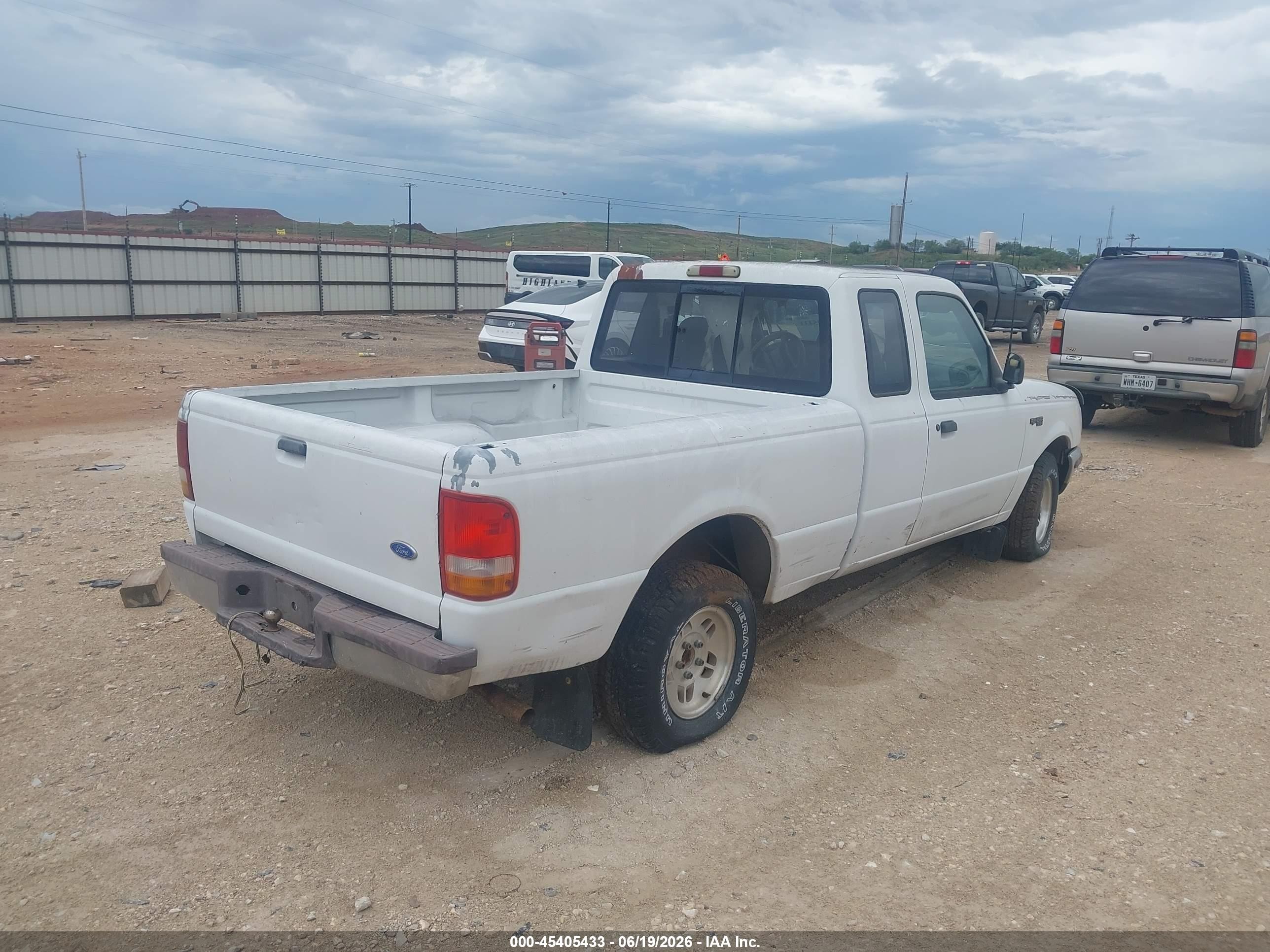 1995 Ford Ranger Super Cab White vin: 1FTCR14A9SPA66133