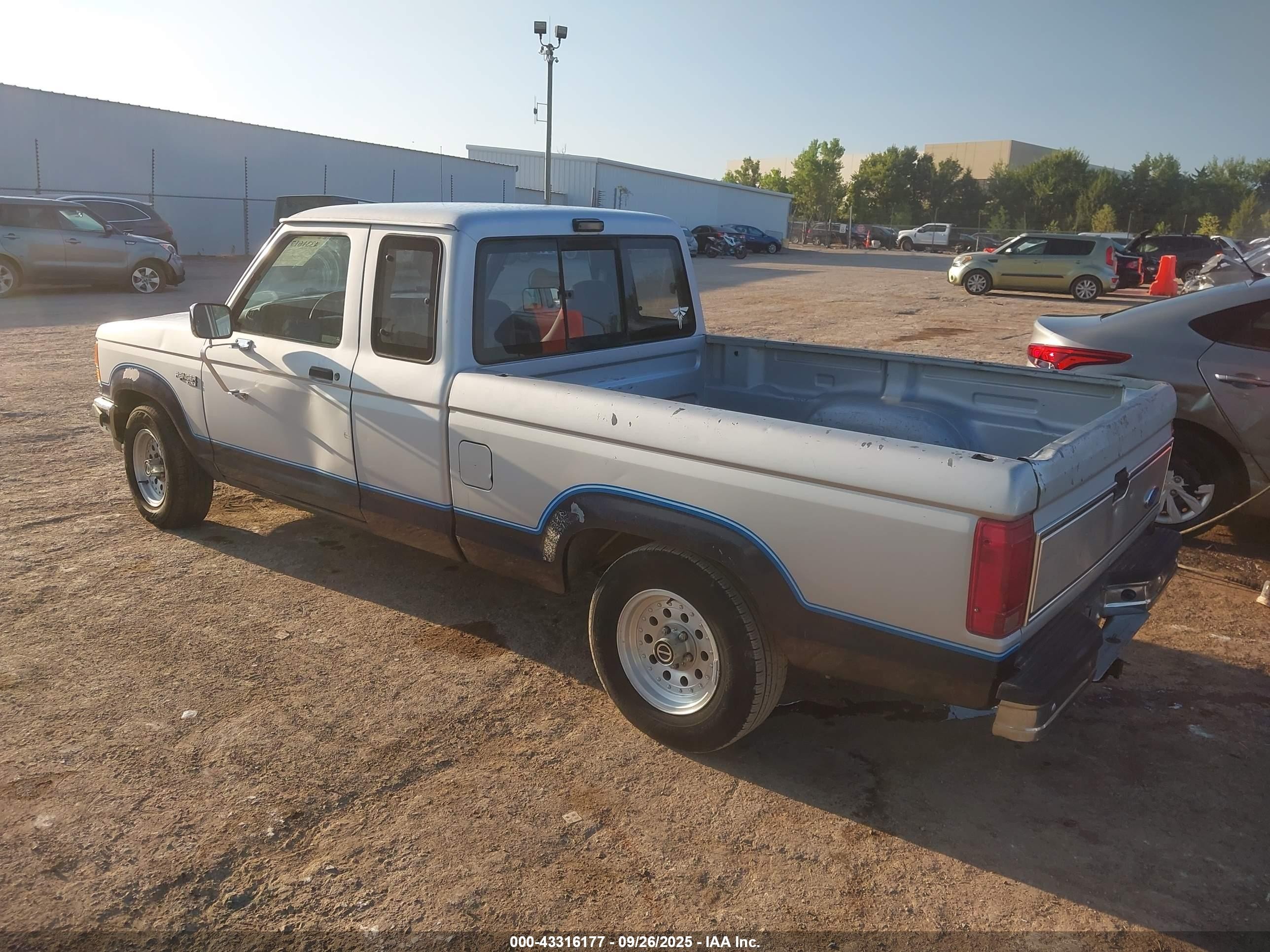1990 Ford Ranger Super Cab Серебряный vin: 1FTCR14T1LPA45506