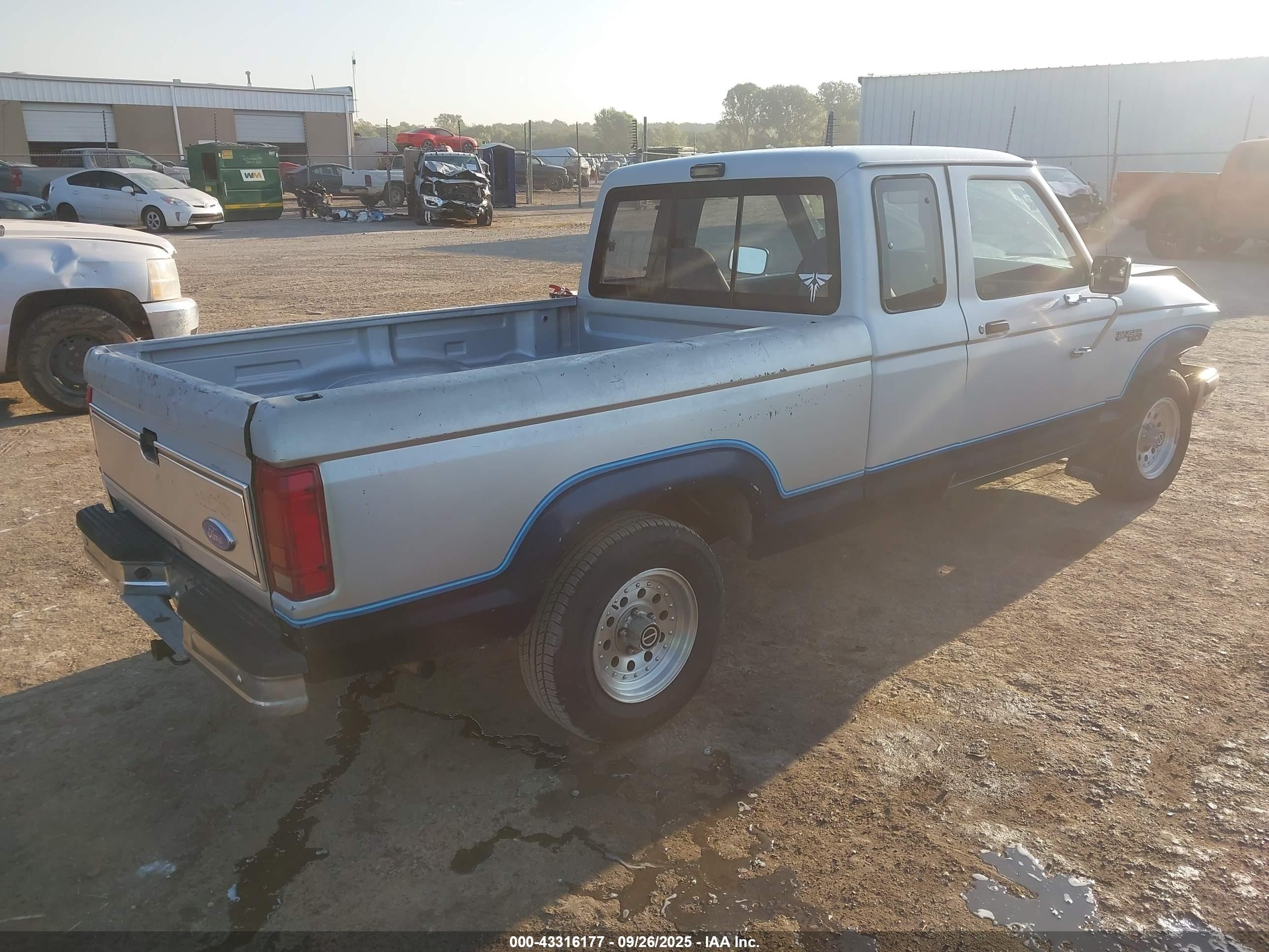 1990 Ford Ranger Super Cab Серебряный vin: 1FTCR14T1LPA45506