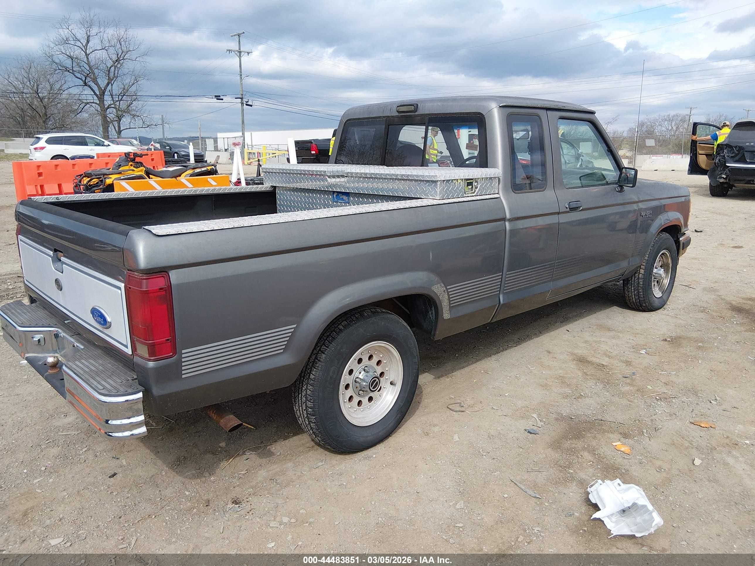 1992 Ford Ranger Super Cab Серый vin: 1FTCR14U0NPA02917