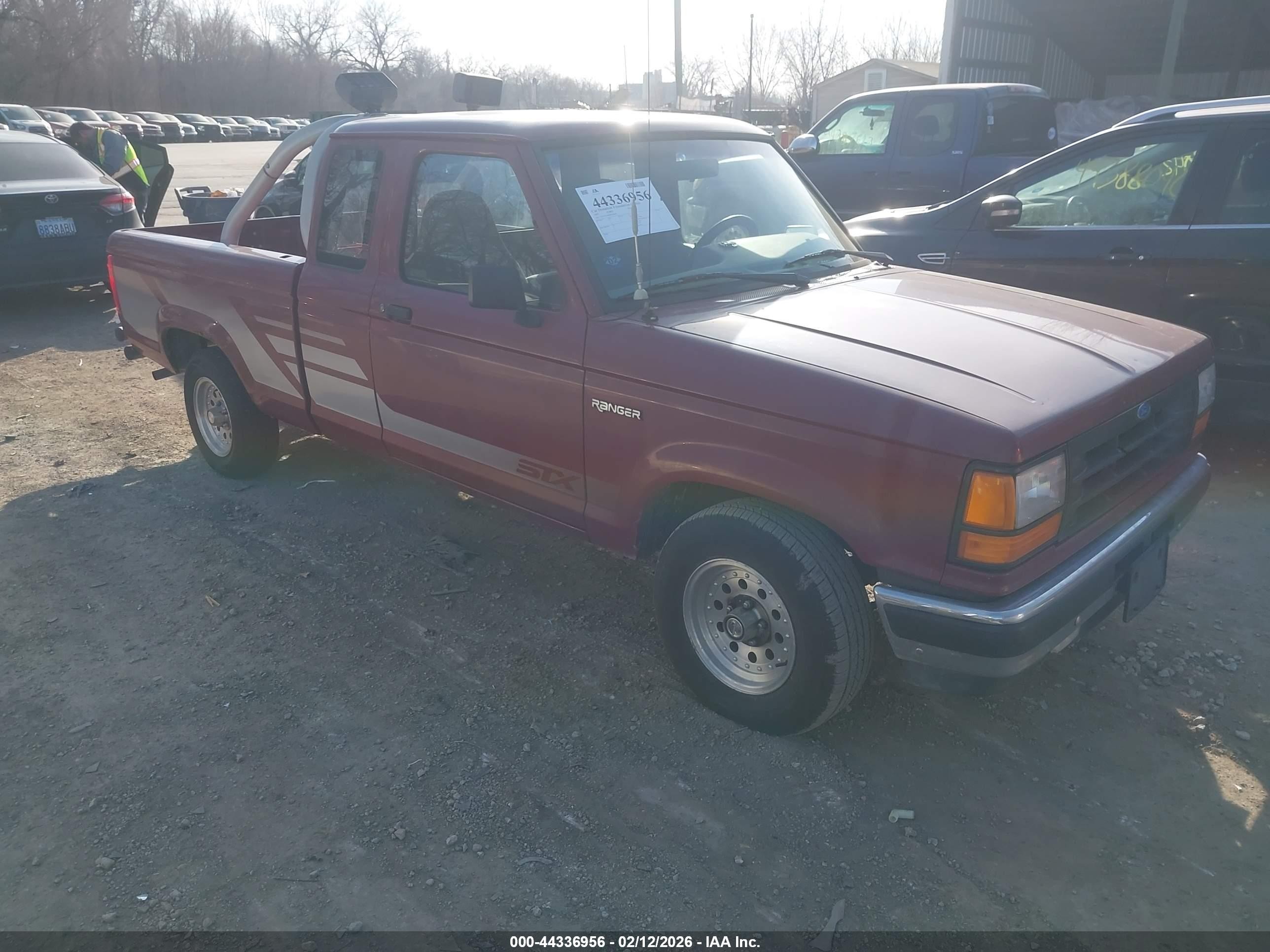 1992 Ford Ranger Super Cab Красный vin: 1FTCR14U6NPA02047