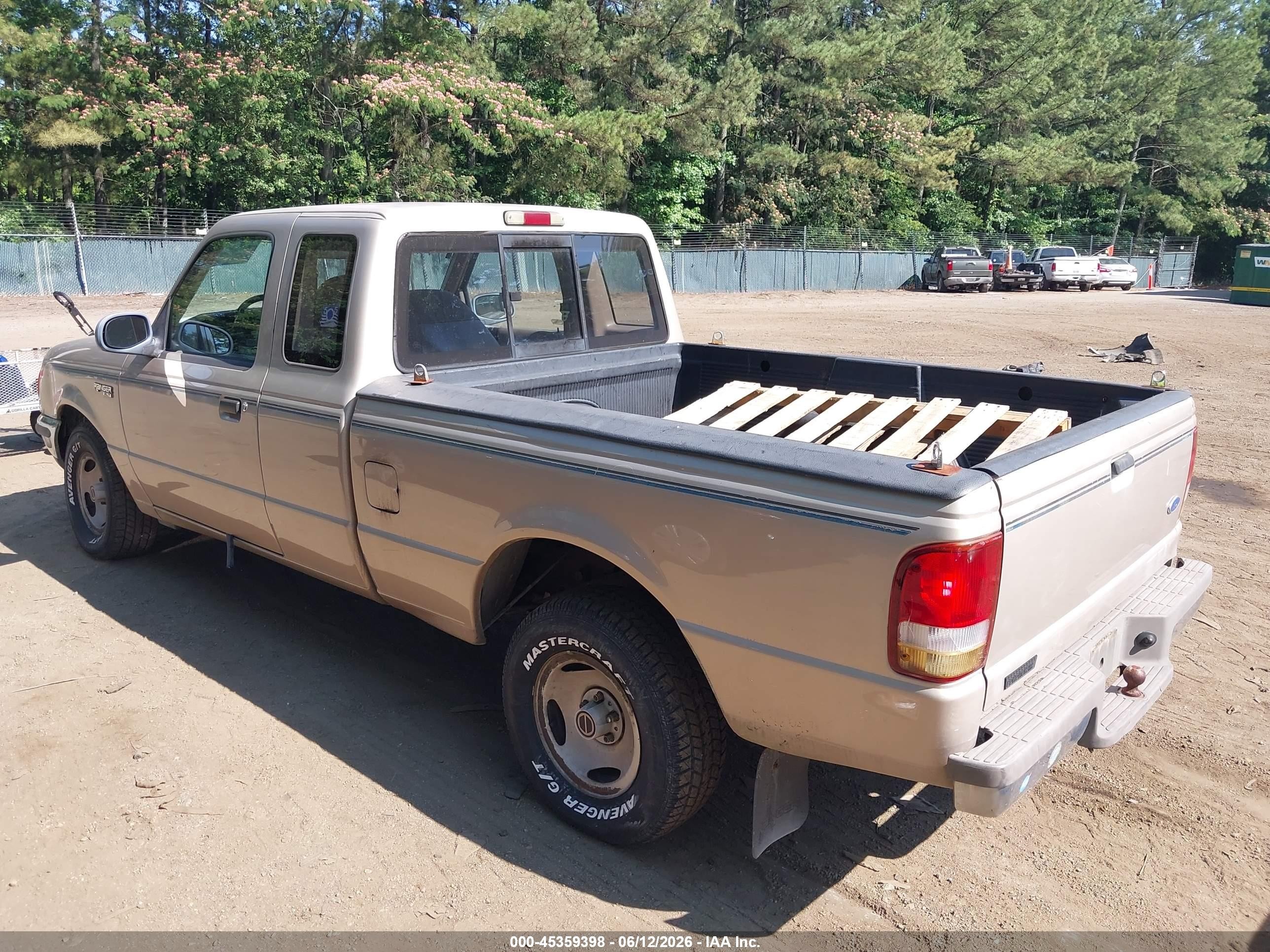 1993 Ford Ranger Super Cab Gold vin: 1FTCR14U6PPB35412