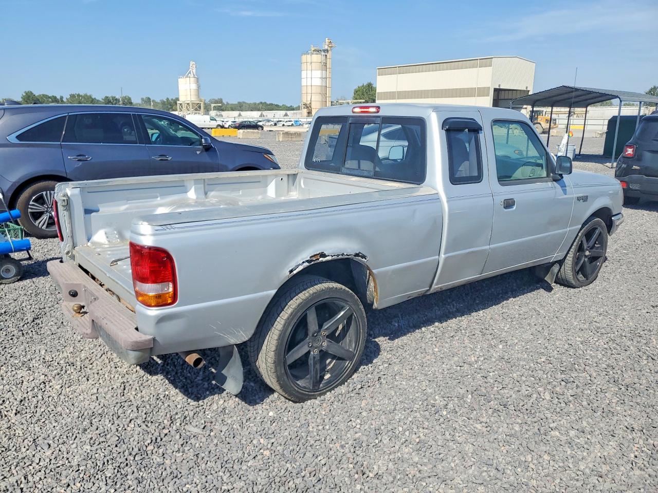 1995 Ford Ranger Super Cab Silver vin: 1FTCR14U9SPA25897