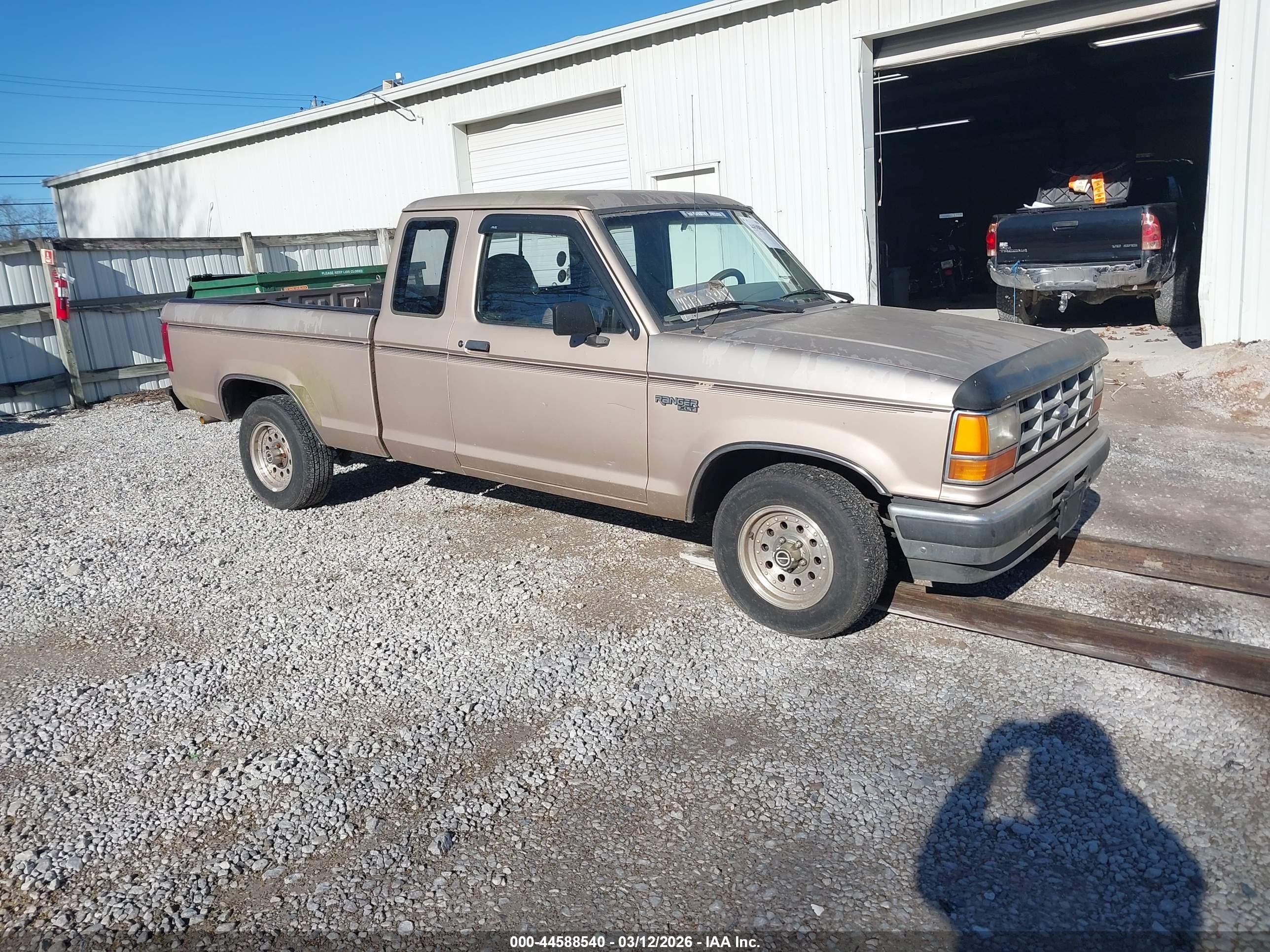 1992 Ford Ranger Super Cab Золотой vin: 1FTCR14X1NPA32468