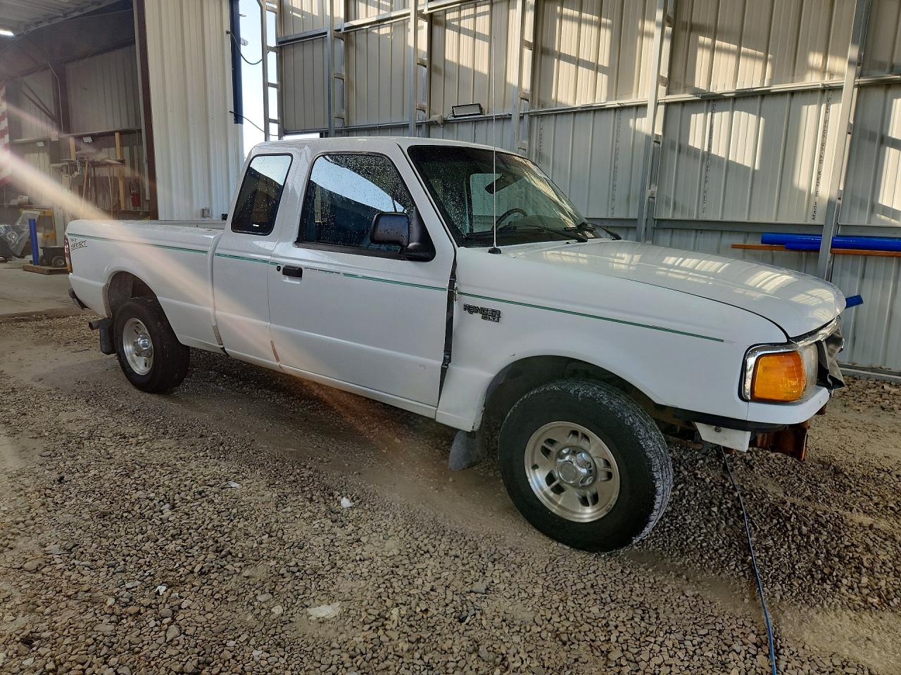 1997 Ford Ranger Super Cab White vin: 1FTCR14X7VPA50442