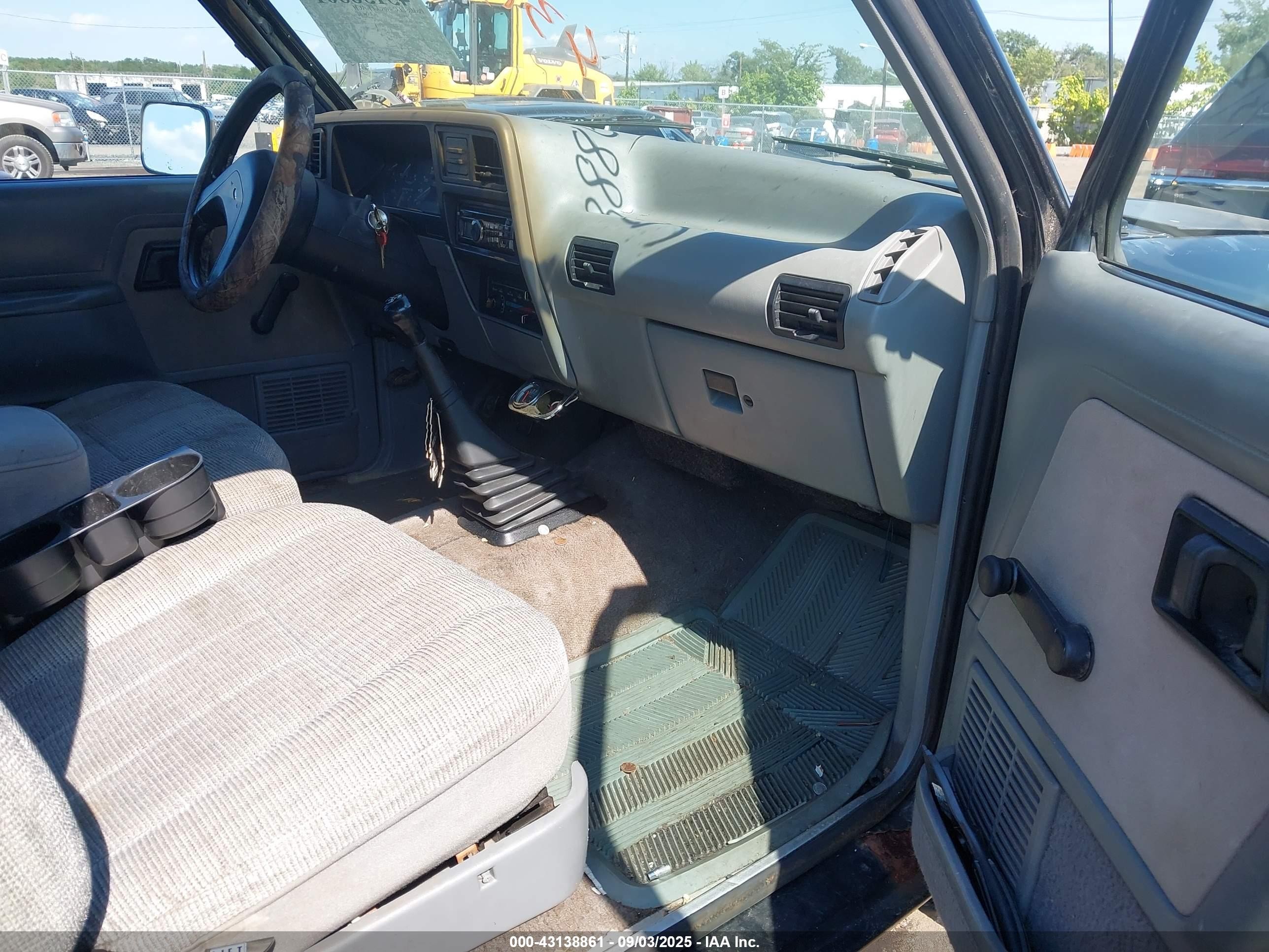1990 Ford Ranger Super Cab Black vin: 1FTCR15T0LPA29067