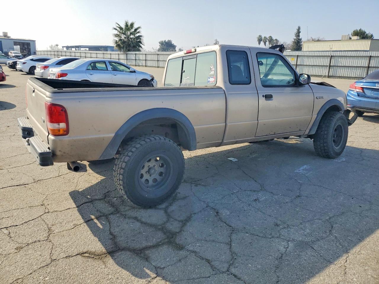 1997 Ford Ranger Super Cab Tan vin: 1FTCR15X9VTA28044