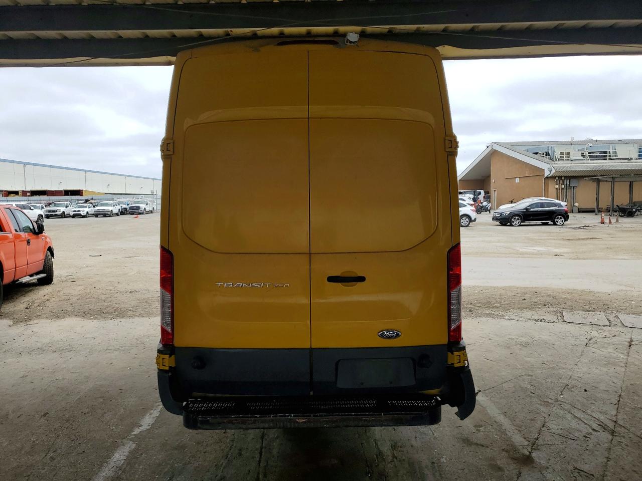 2015 Ford Transit T-250 Yellow vin: 1FTCR3XM1FKA30120
