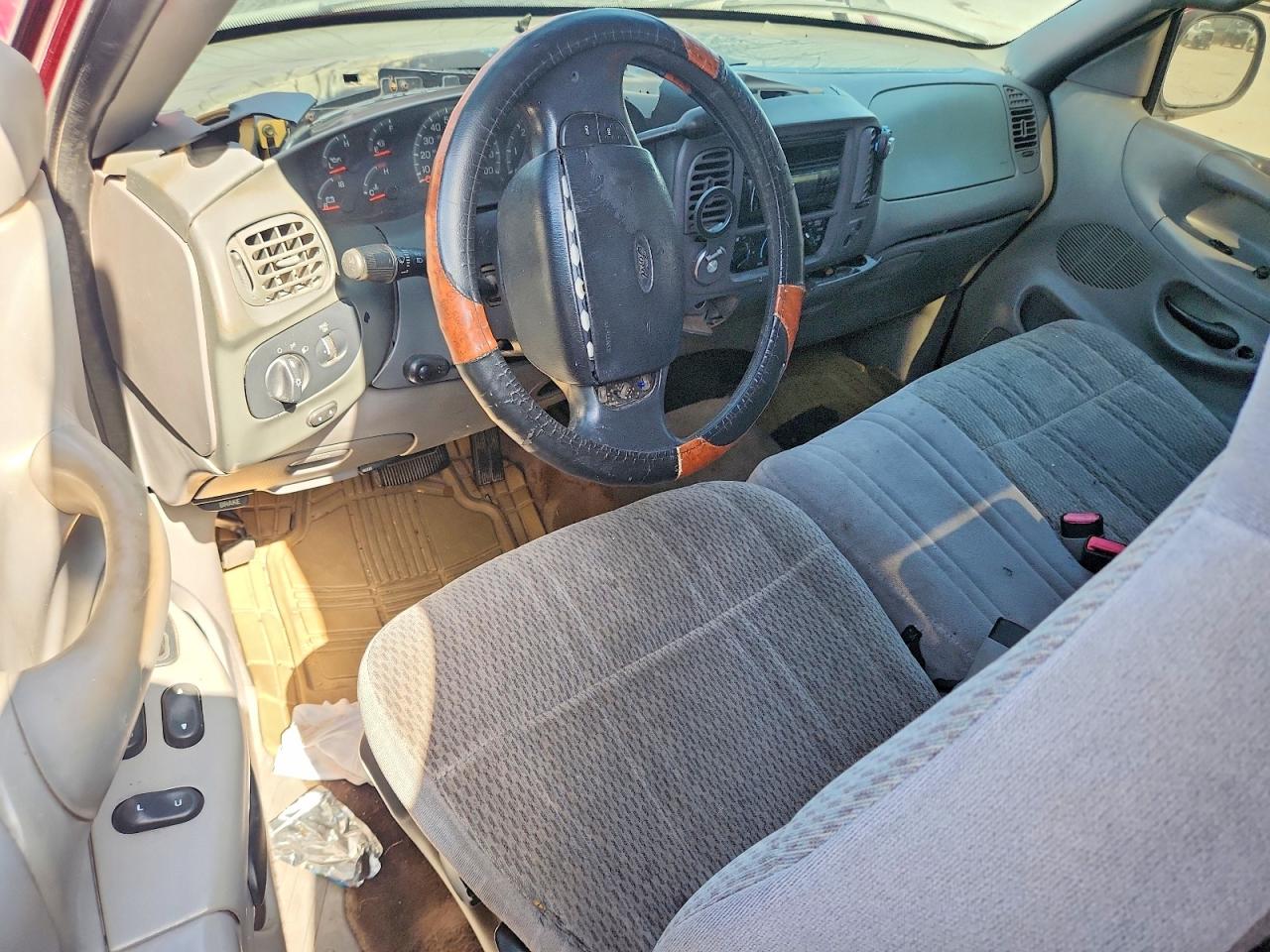 1997 Ford F150 Burgundy vin: 1FTDF07W5VKB73938