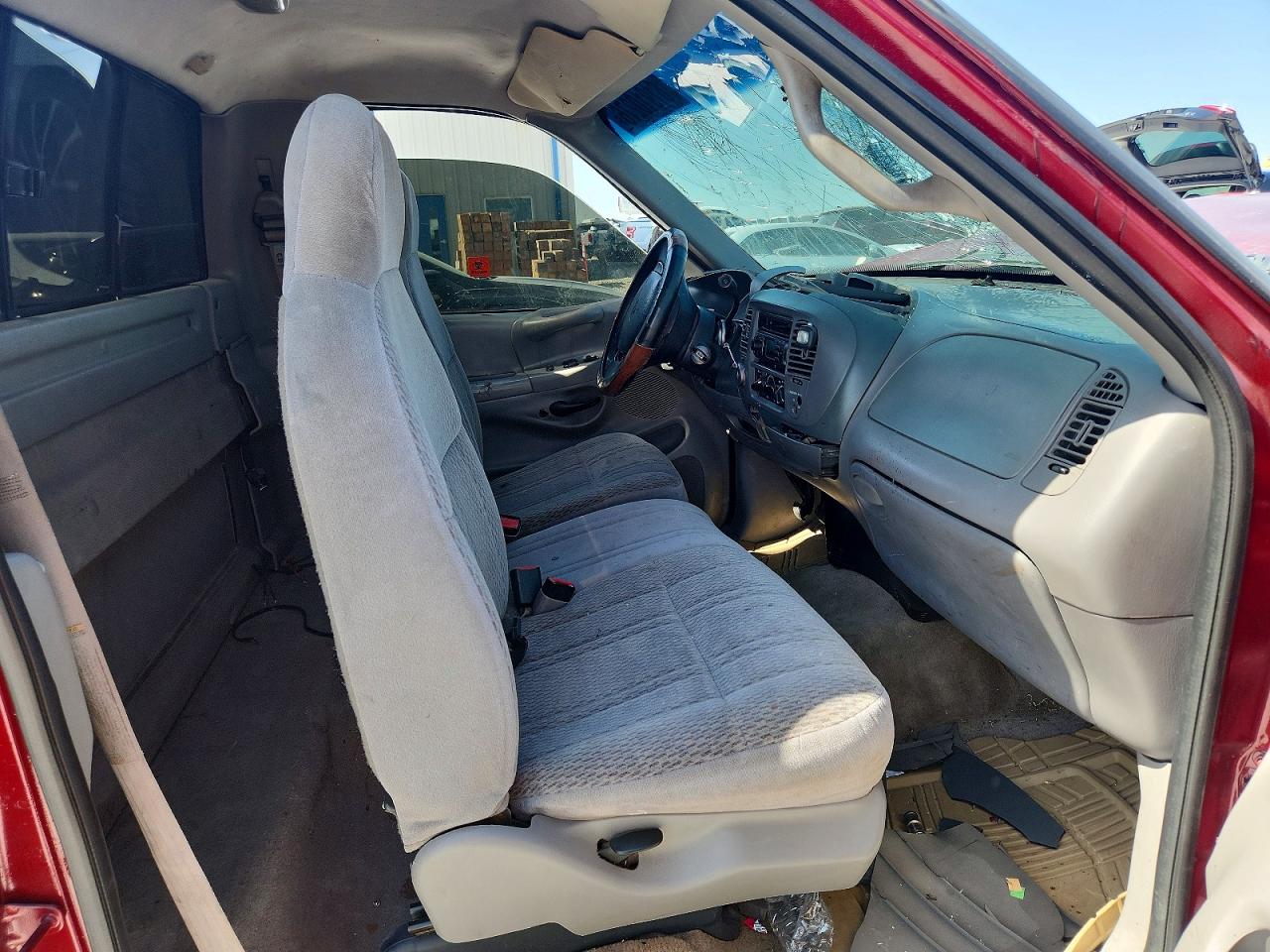 1997 Ford F150 Burgundy vin: 1FTDF07W5VKB73938